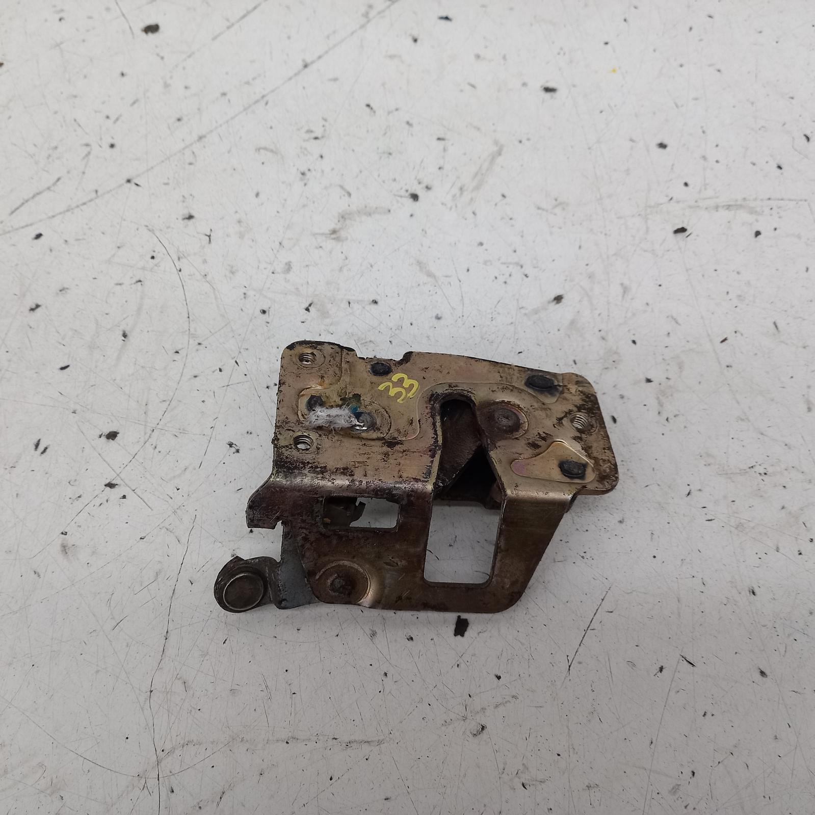 View Auto part Door/Boot/Gate Lock Toyota Hiace 1994
