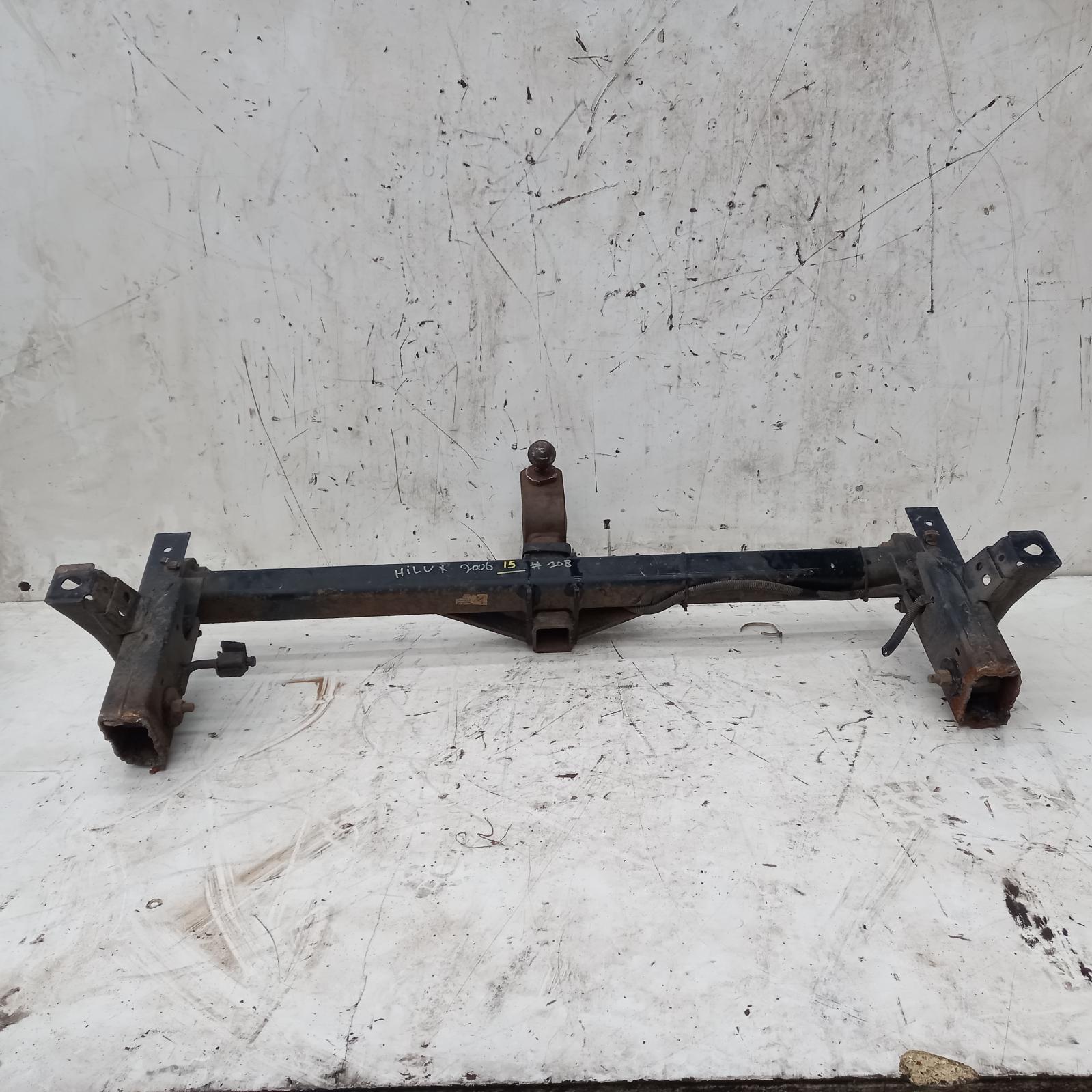 View Auto part Towbar Toyota Hilux 2006