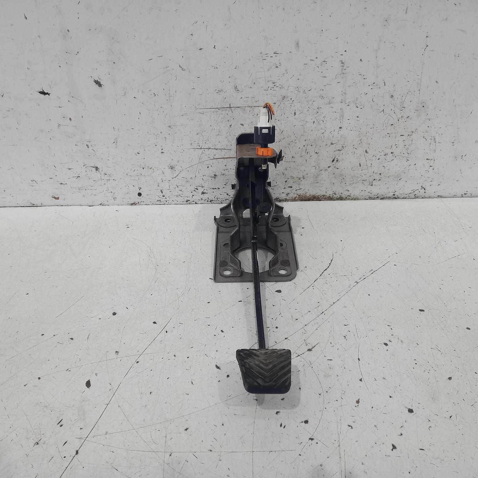 View Auto part Pedal Assembly Mitsubishi Lancer 2011