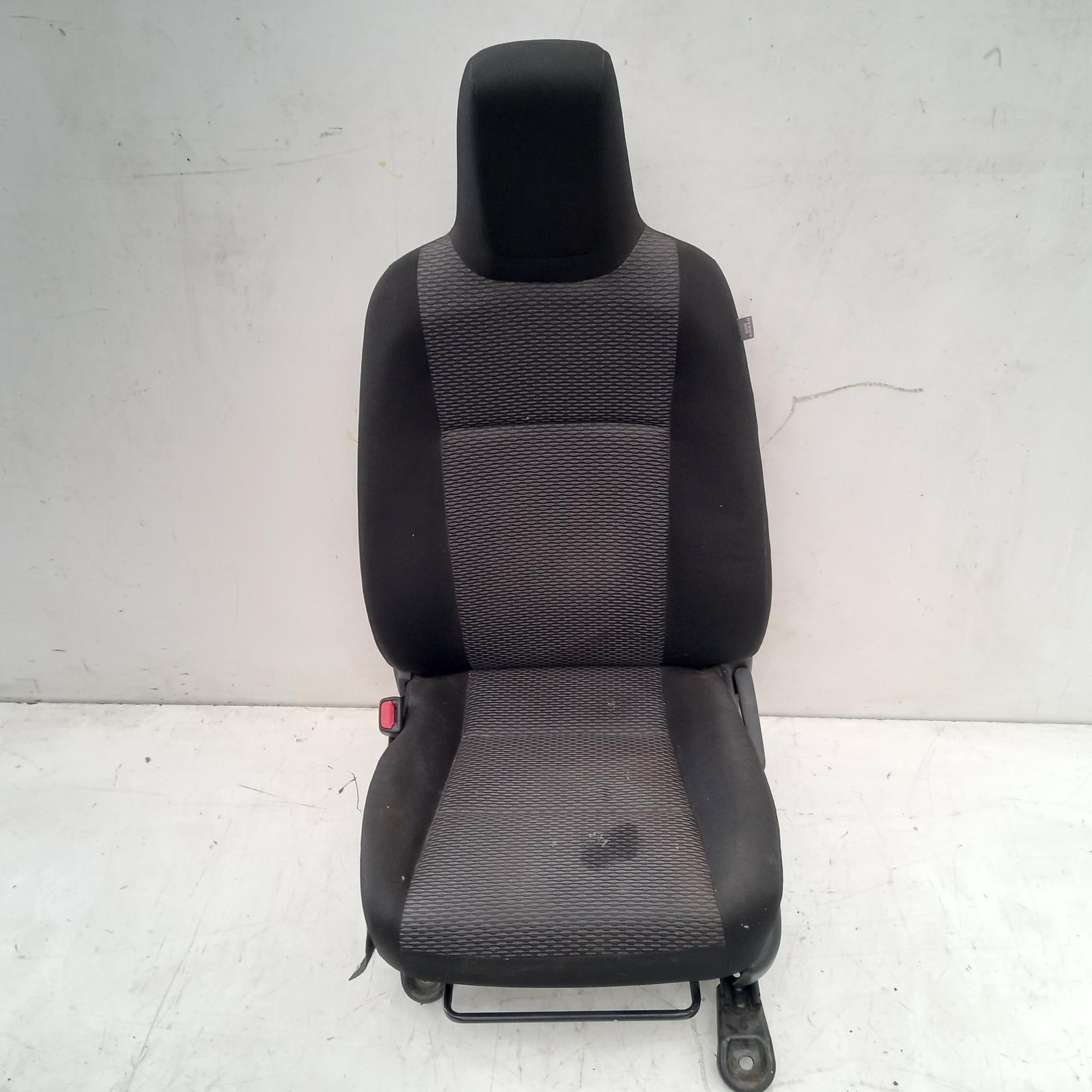 View Auto part Front Seat Toyota Hilux 2019