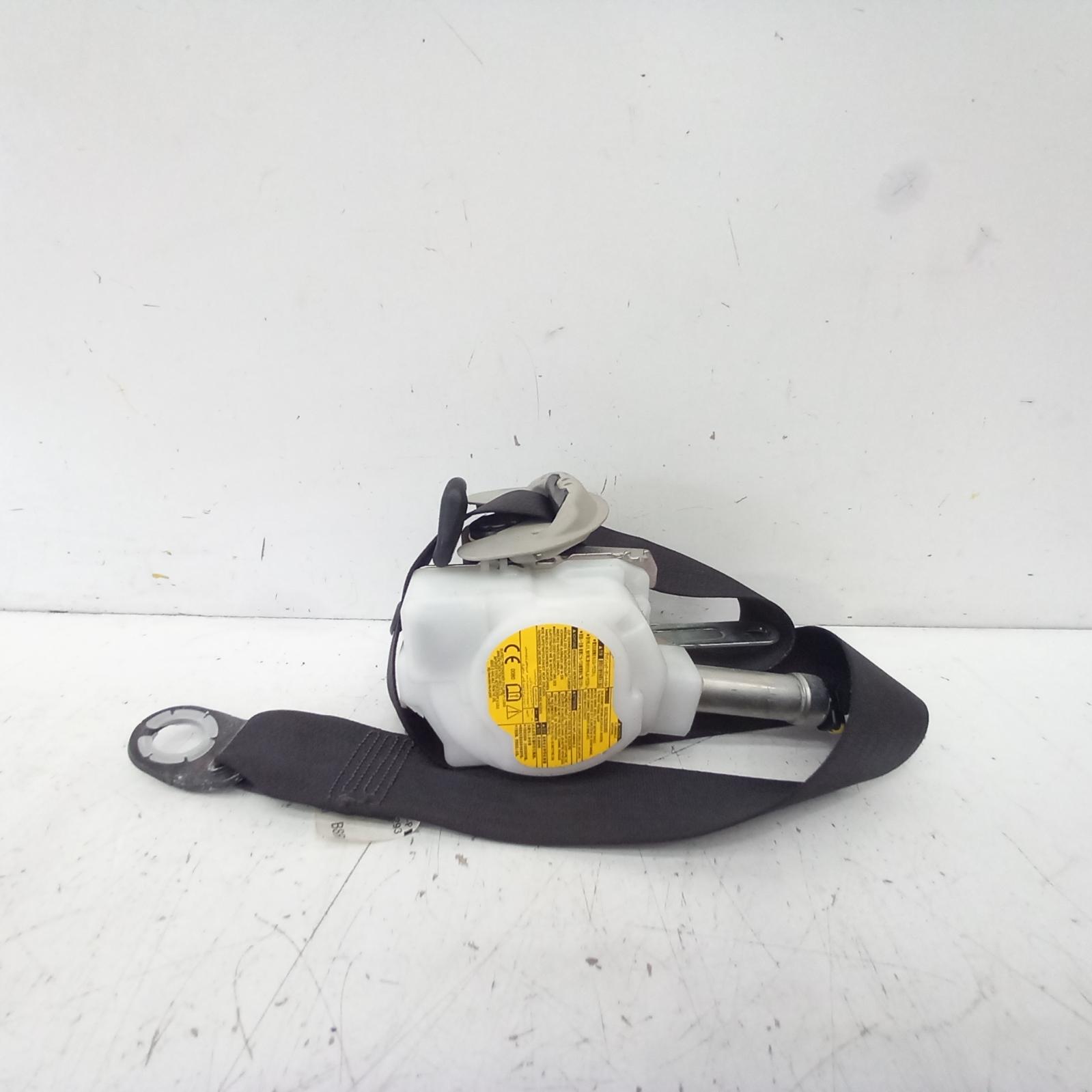 View Auto part Seatbelt/Stalk Toyota Corolla 2014