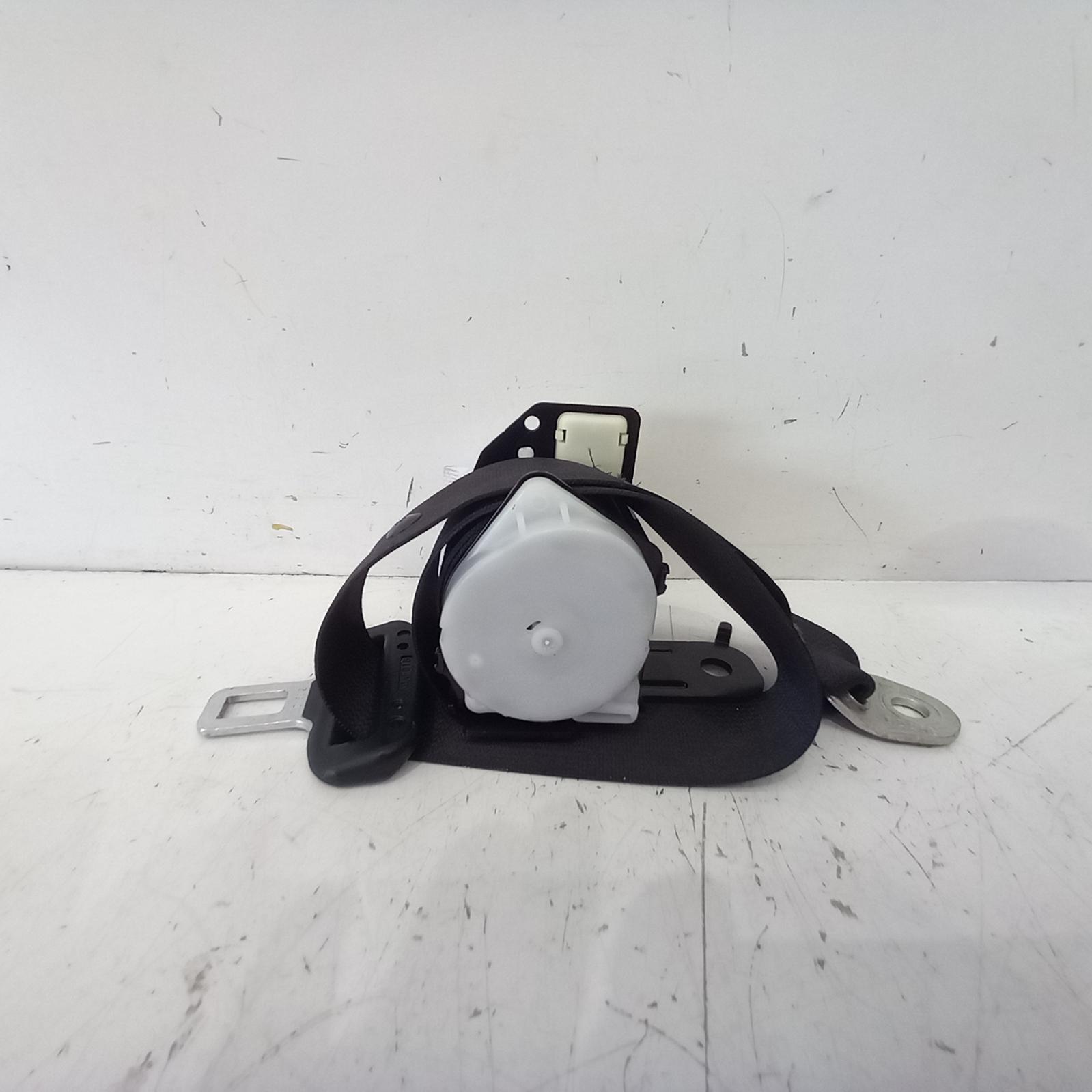 View Auto part Seatbelt/Stalk Toyota Corolla 2014