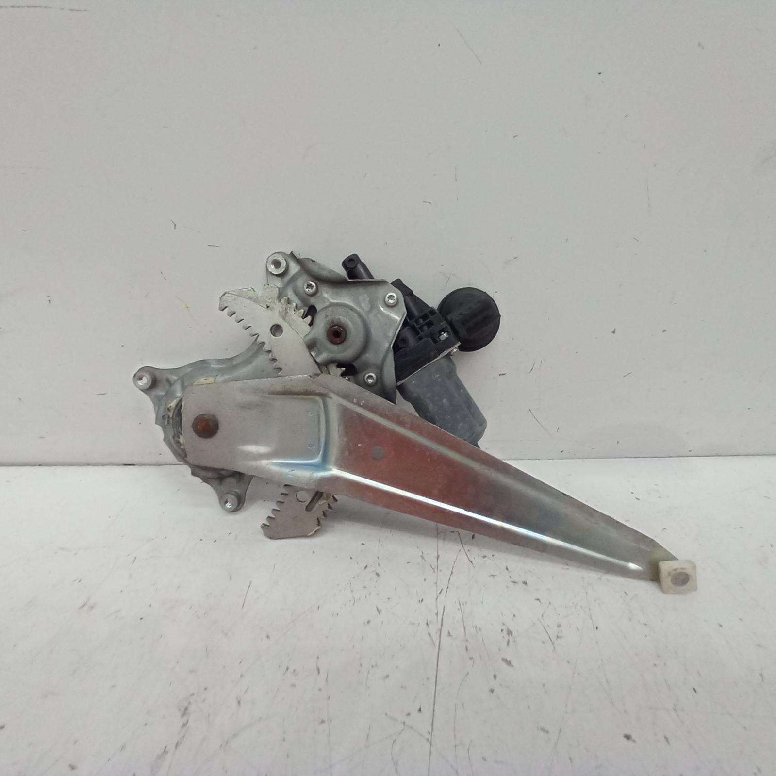 View Auto part Right Rear Wnd Reg/Motor Toyota Corolla 2014