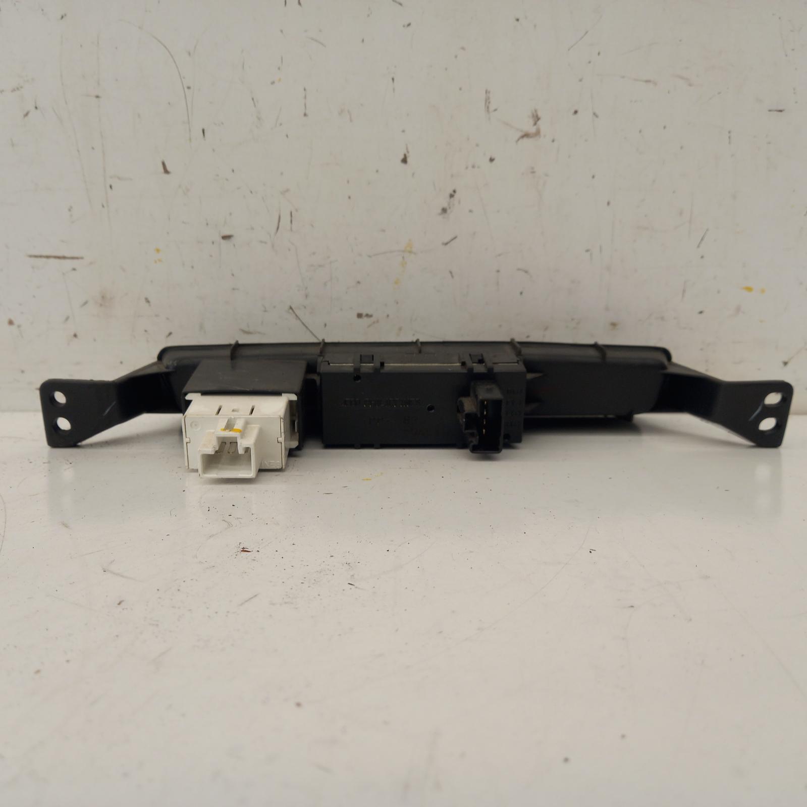 View Auto part Clock Toyota Hilux 2010