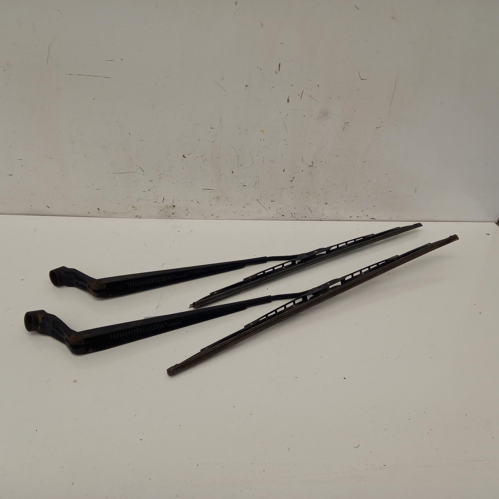 View Auto part Wiper Arm Toyota Landcruiser 2000