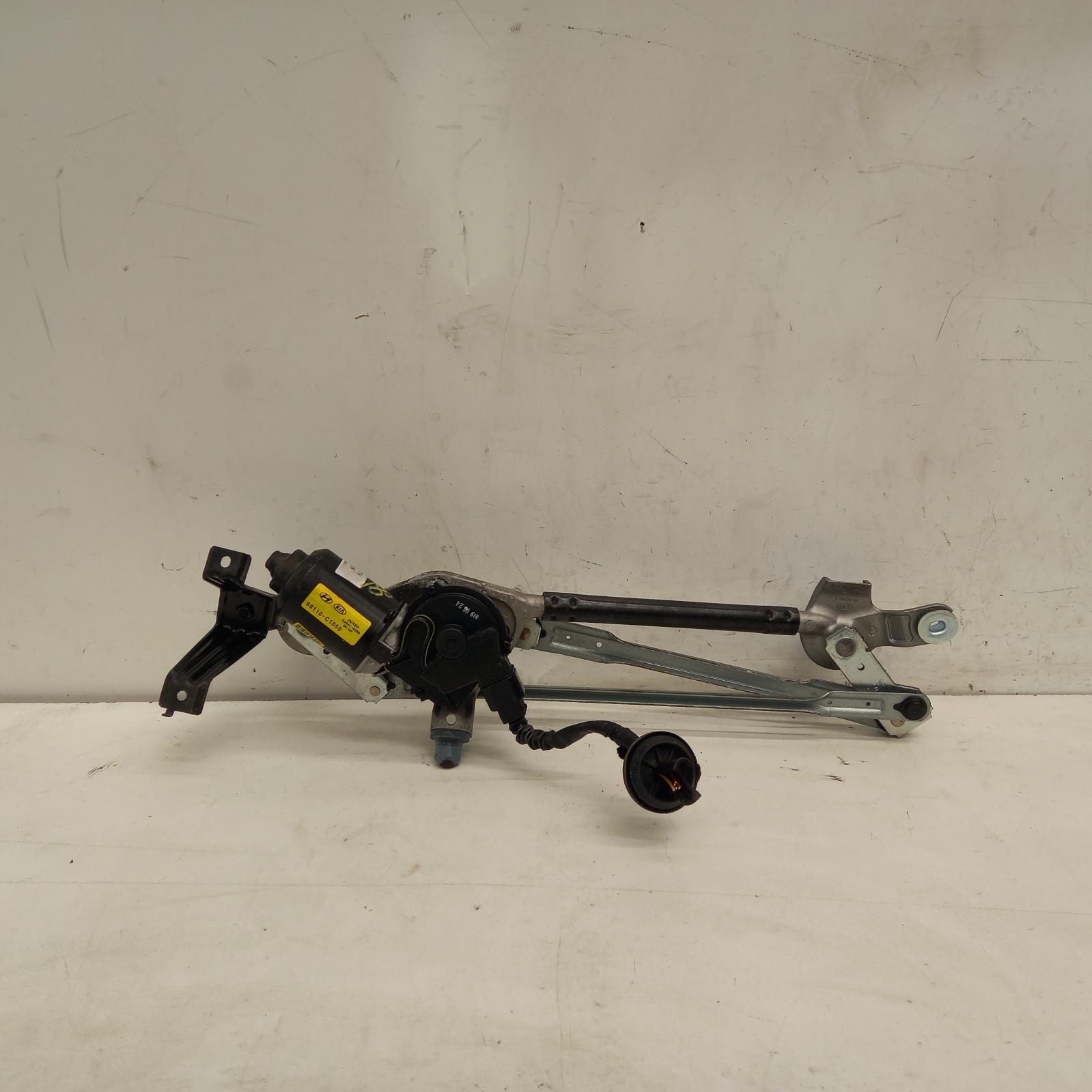 View Auto part Wiper Motor Kia Cerato 2019