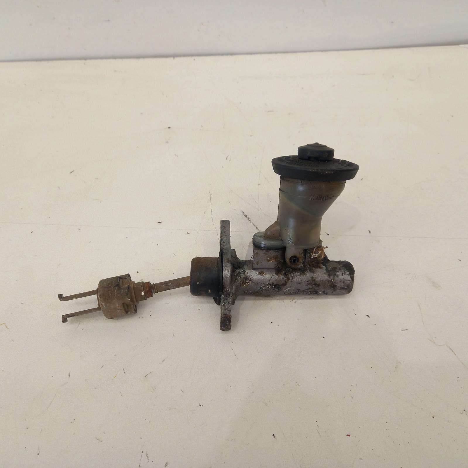 View Auto part Clutch Master Cylind Toyota Hilux 1996