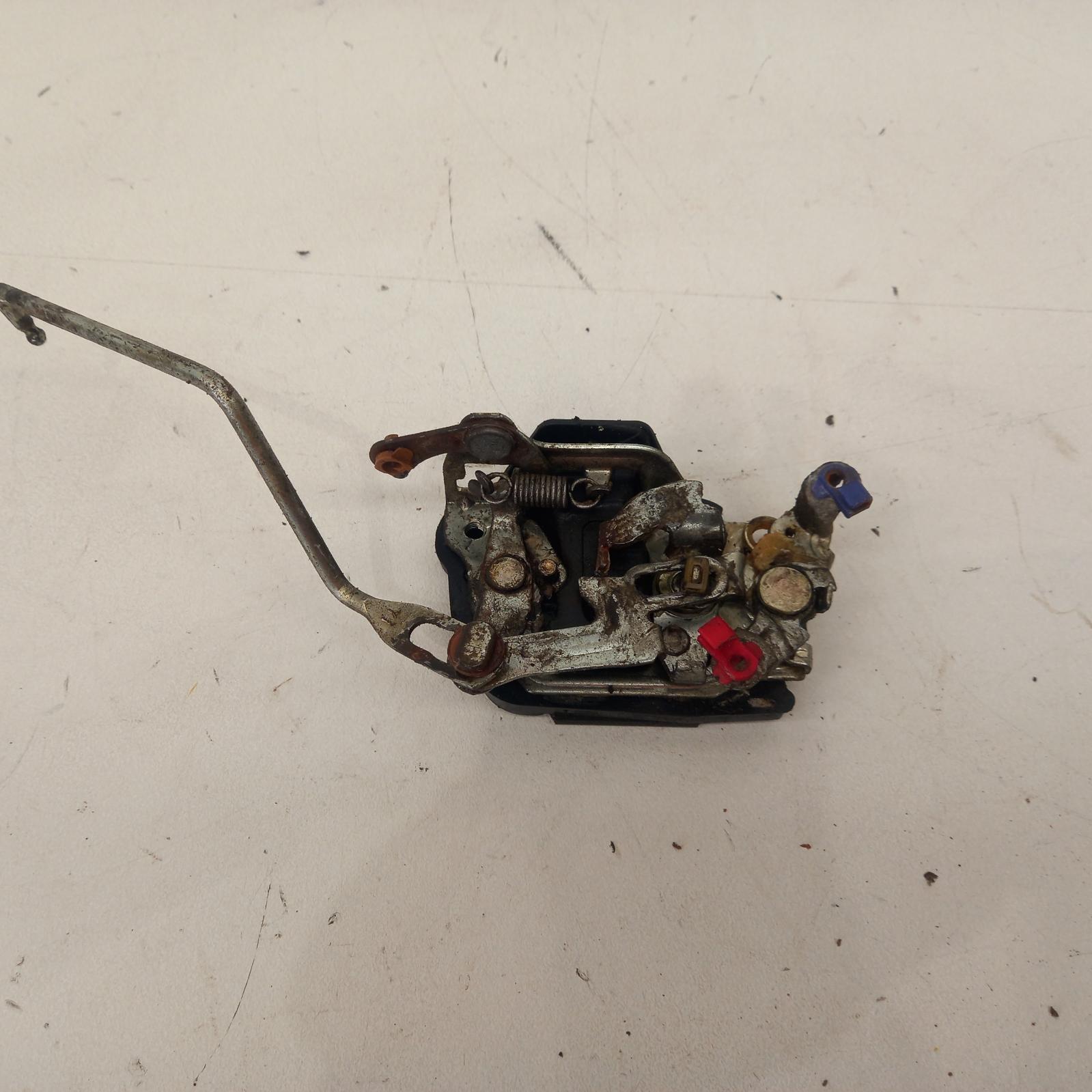 View Auto part Door/Boot/Gate Lock Toyota Hilux 1996