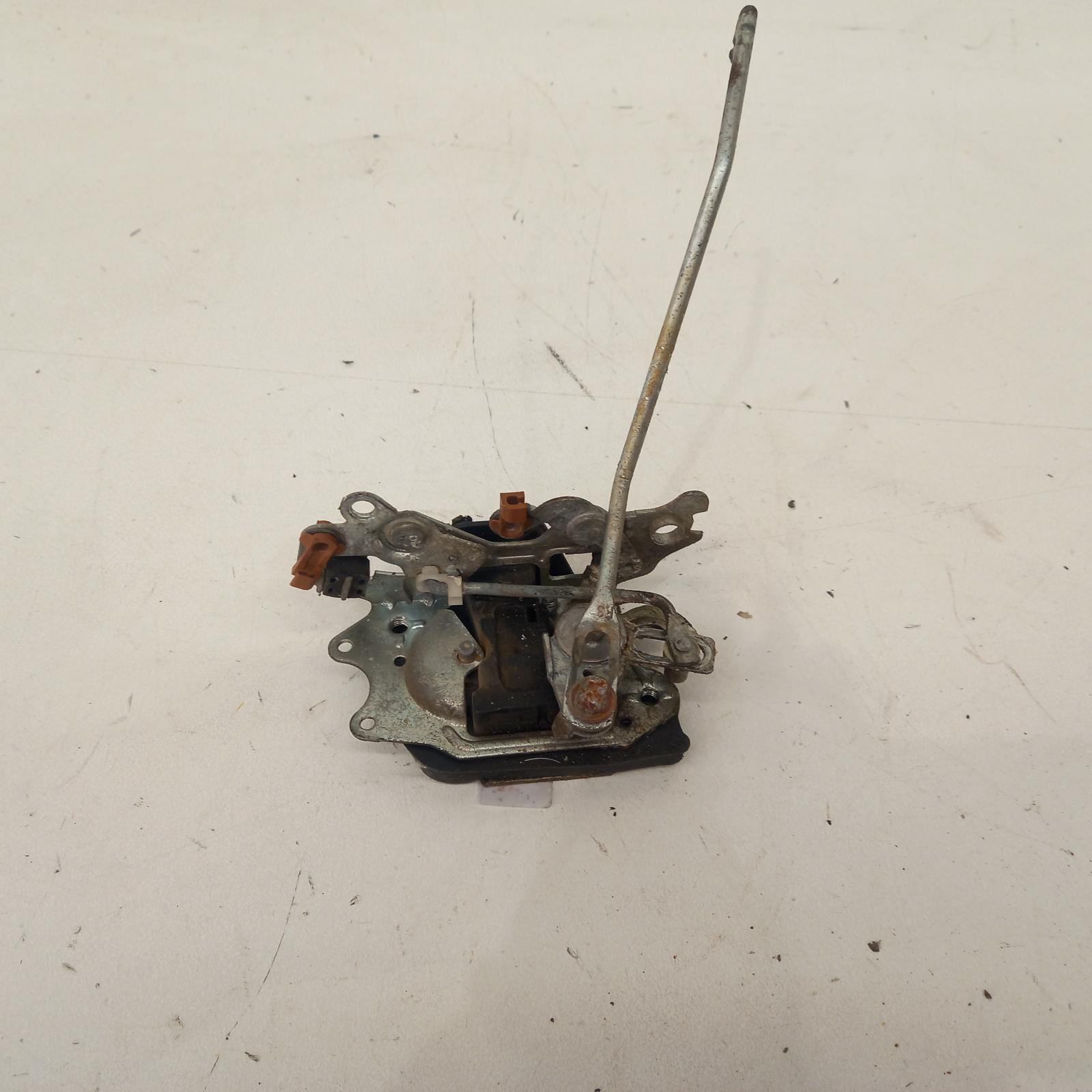 View Auto part Door/Boot/Gate Lock Toyota Hilux 1996