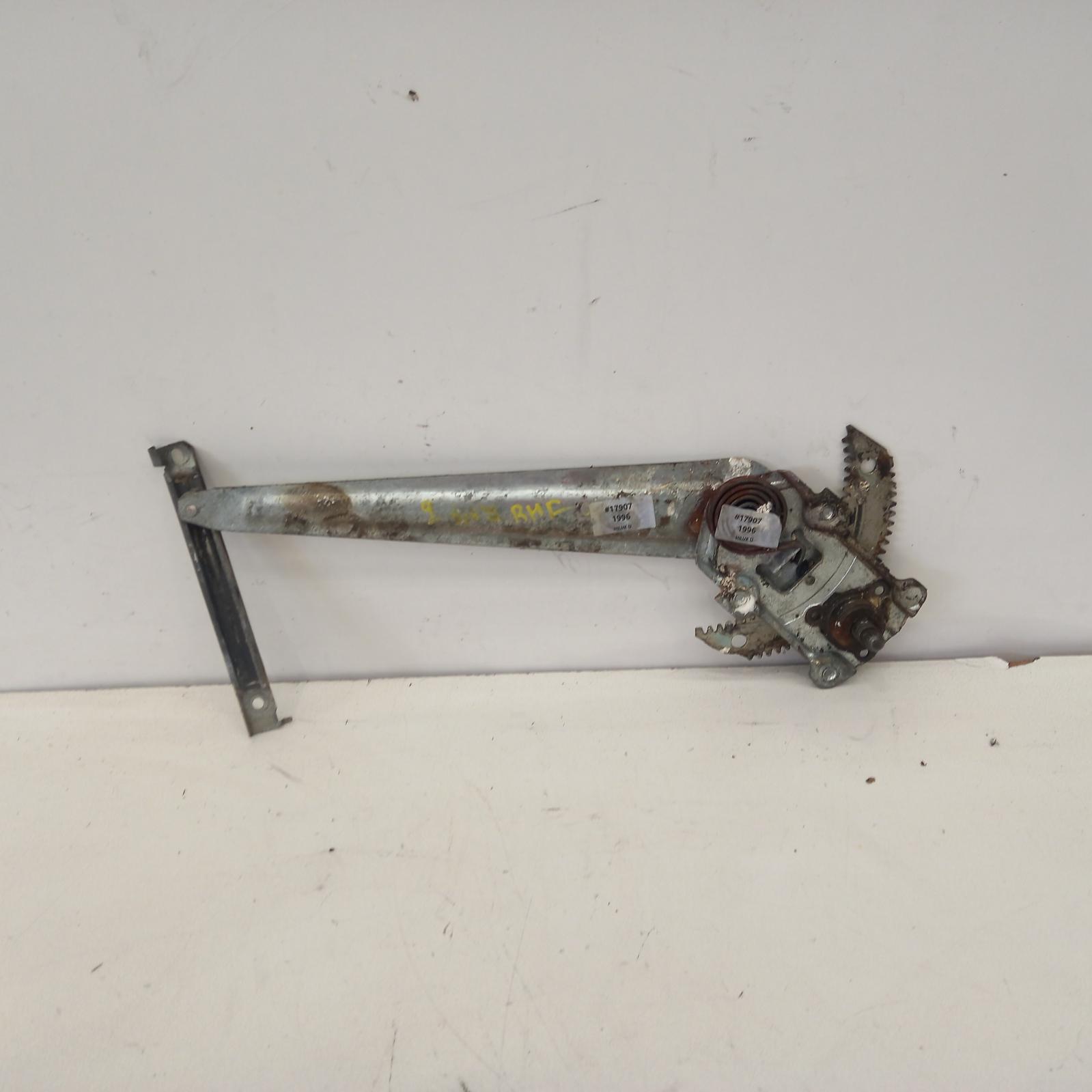 View Auto part Right Rear Wnd Reg/Motor Toyota Hilux 1996