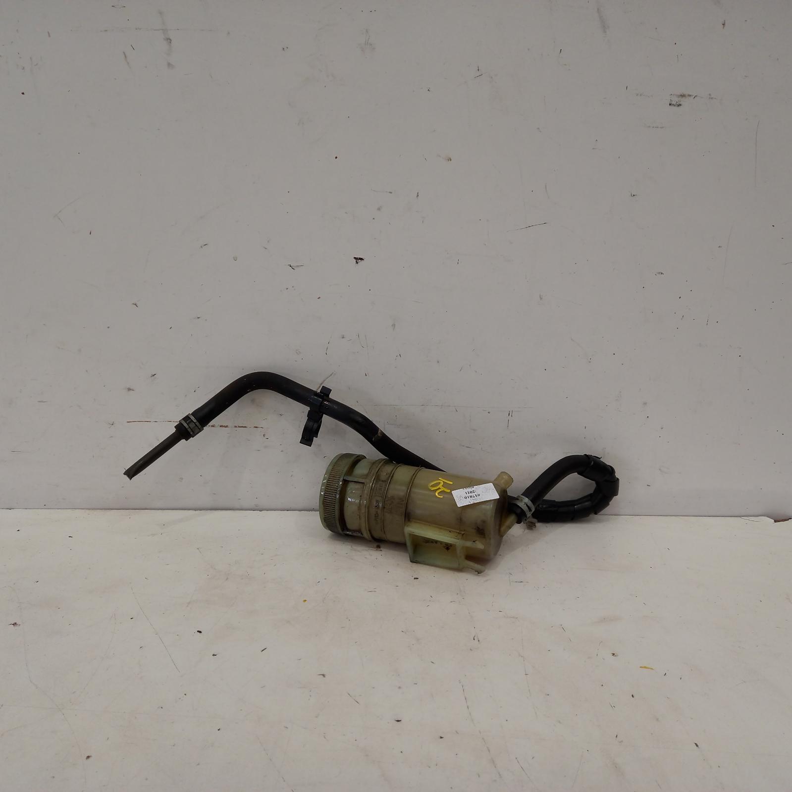 View Auto part P/S Reservoir Isuzu Dmax 2011