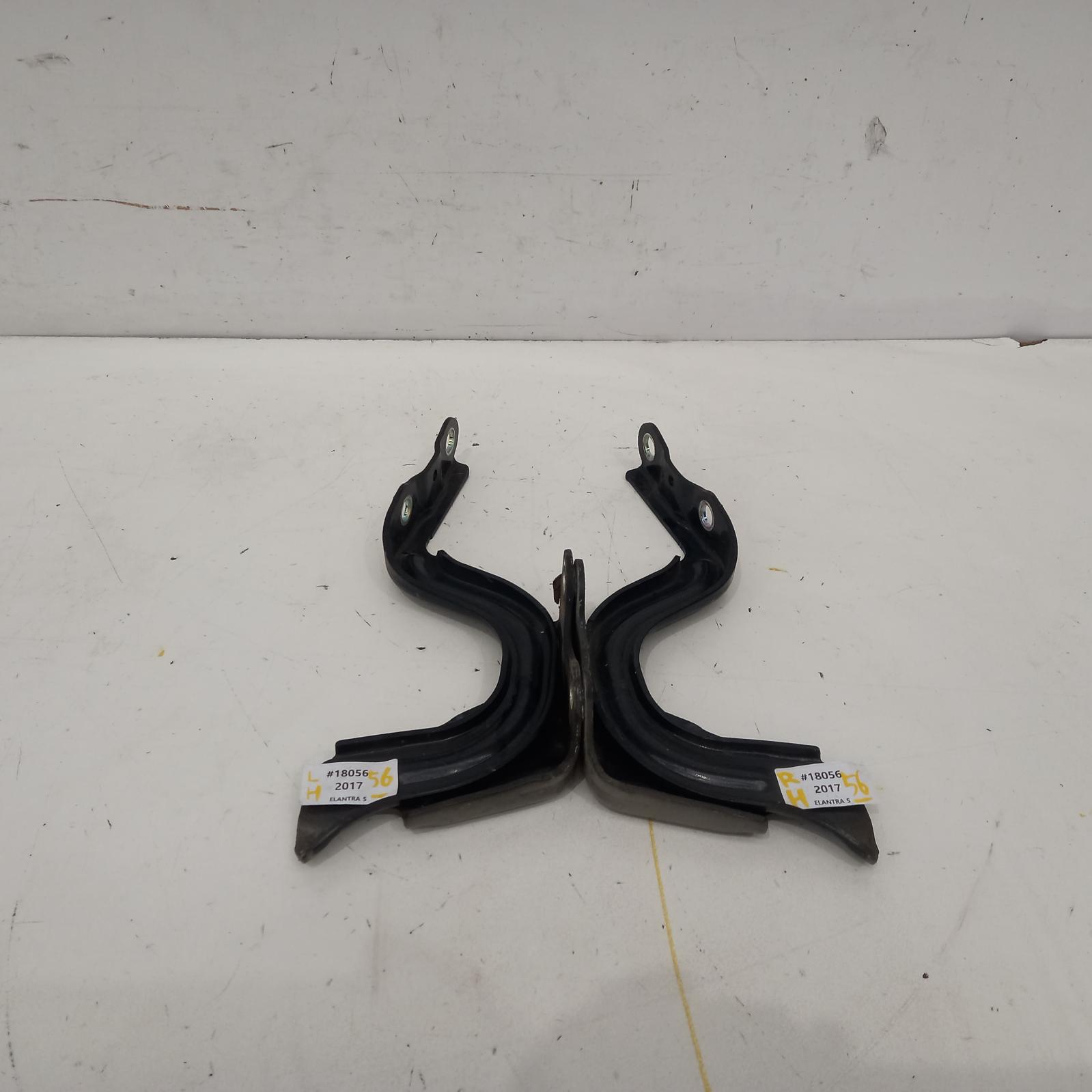 View Auto part Bonnet Hinge/Strut Hyundai Elantra 2017