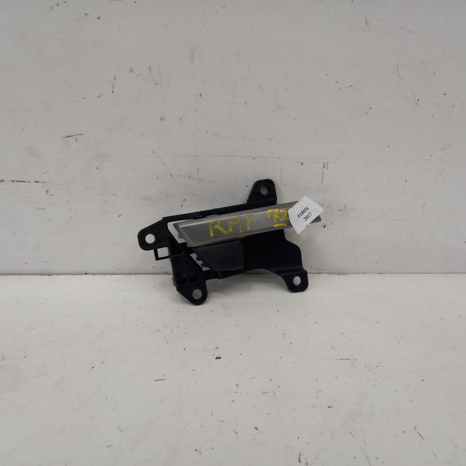 View Auto part Door Handle Hyundai Elantra 2017