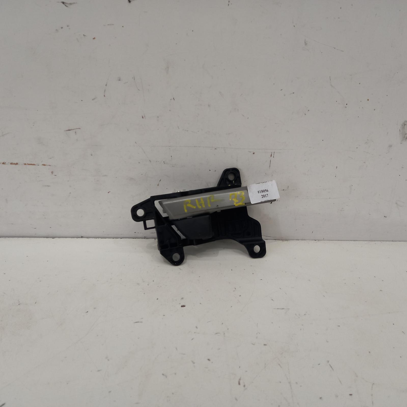 View Auto part Door Handle Hyundai Elantra 2017
