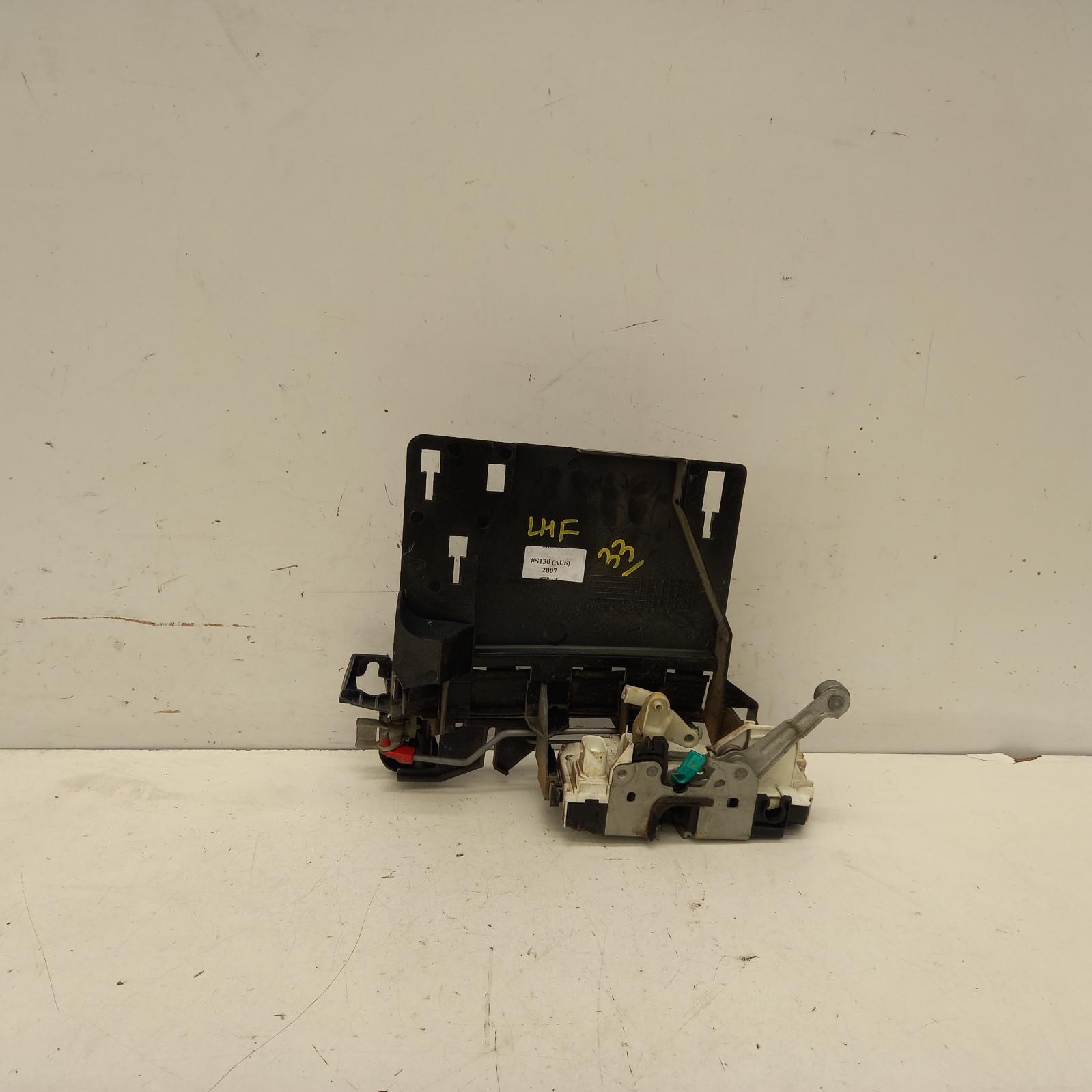 View Auto part Door/Boot/Gate Lock Dodge Nitro 2007