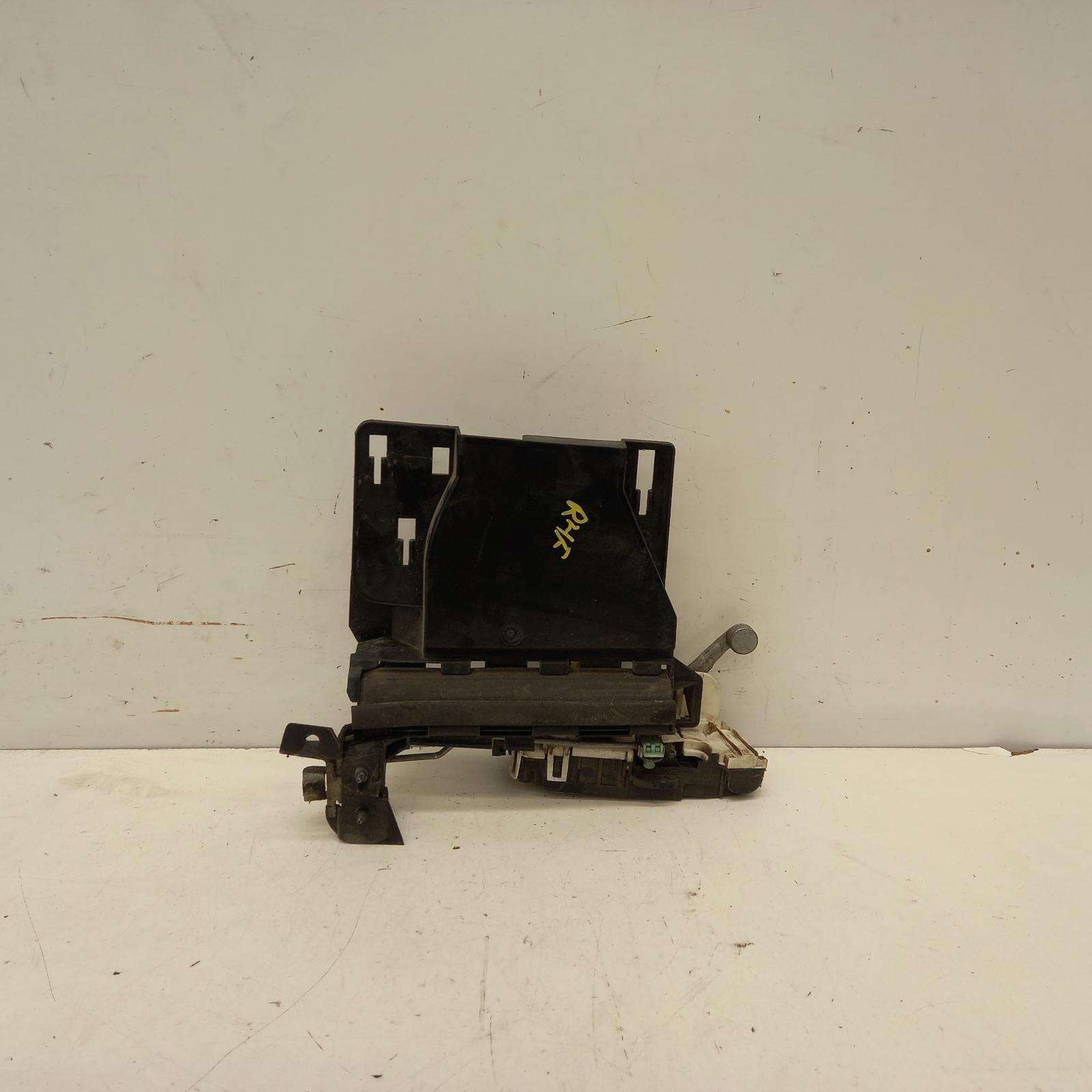 View Auto part Door/Boot/Gate Lock Dodge Nitro 2007