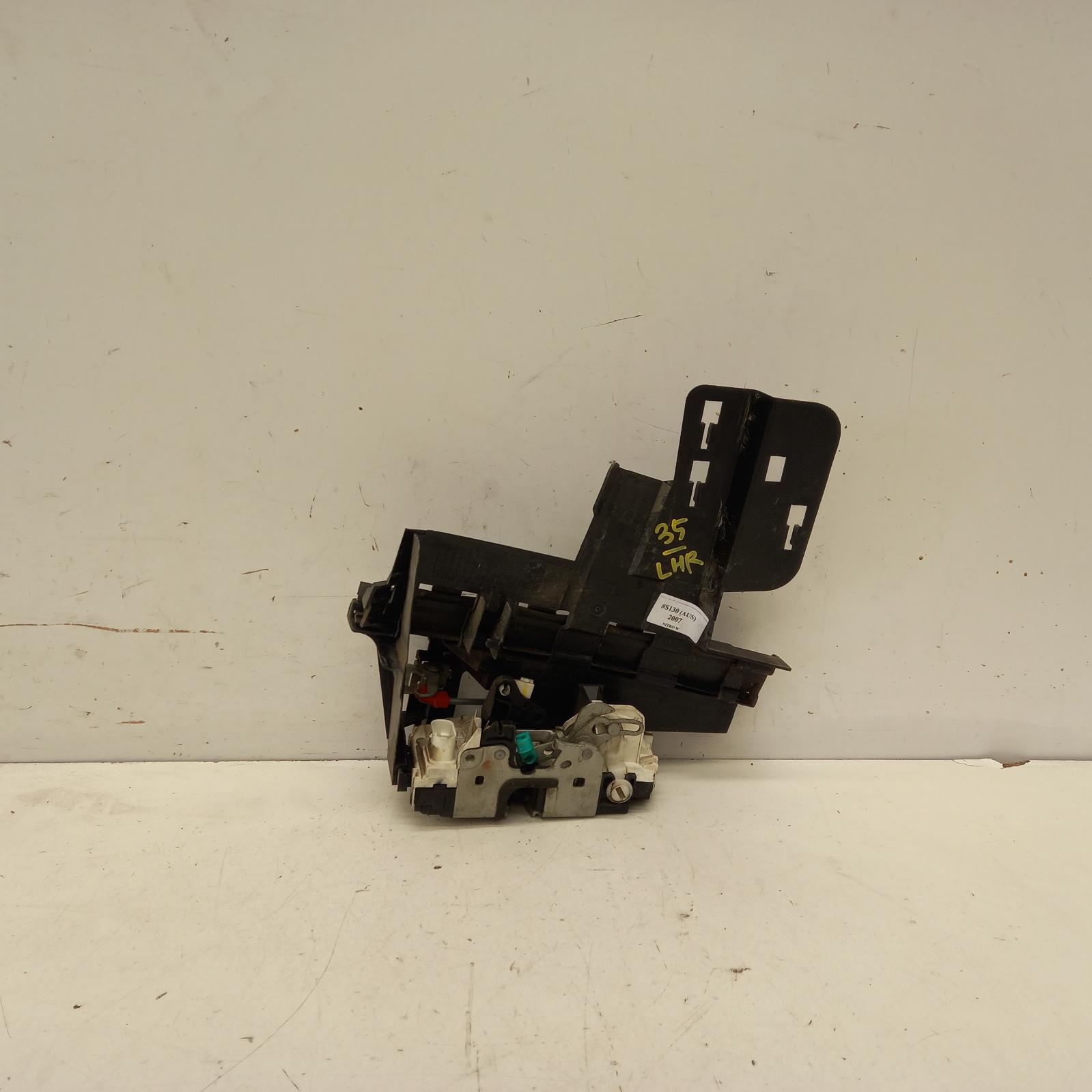 View Auto part Door/Boot/Gate Lock Dodge Nitro 2007