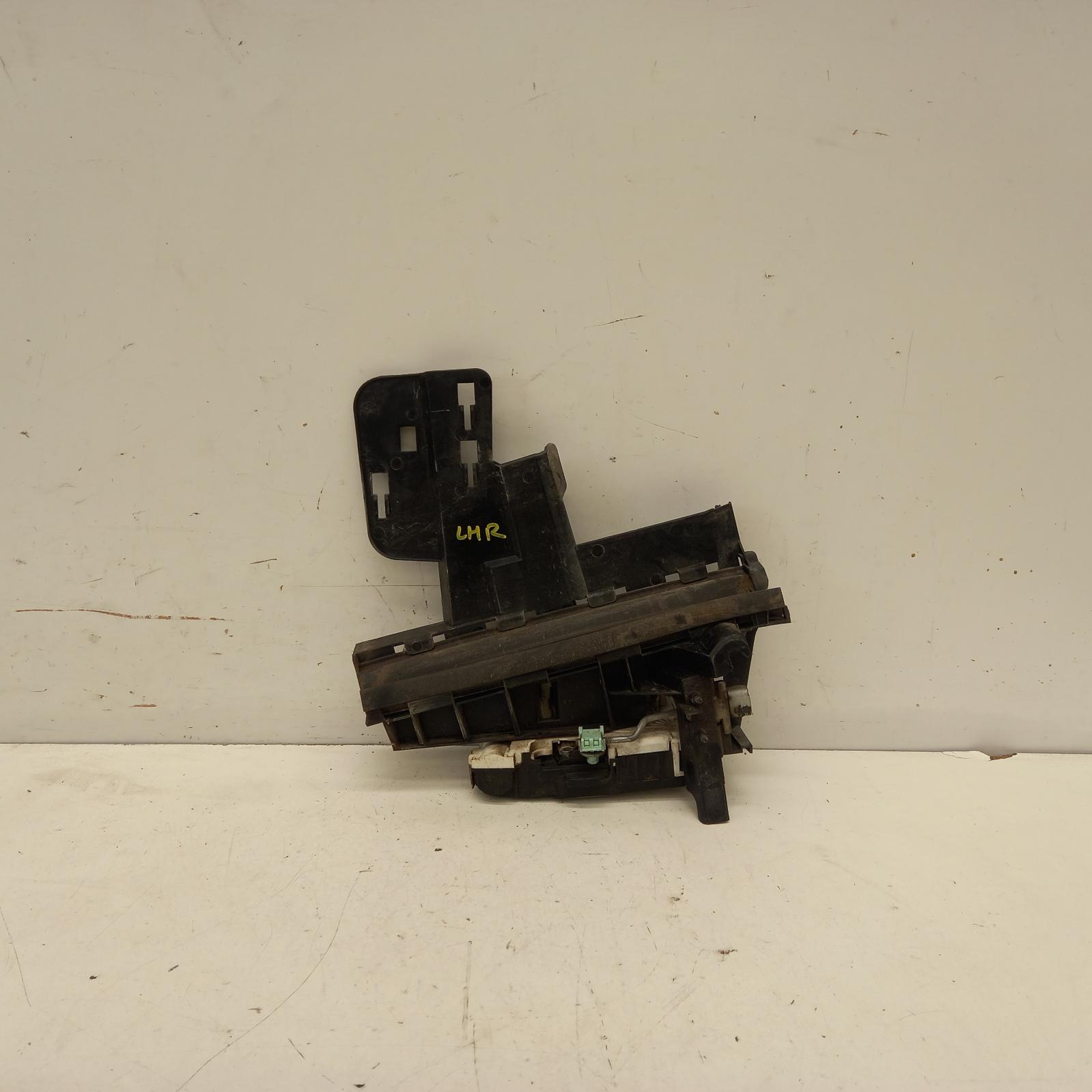 View Auto part Door/Boot/Gate Lock Dodge Nitro 2007