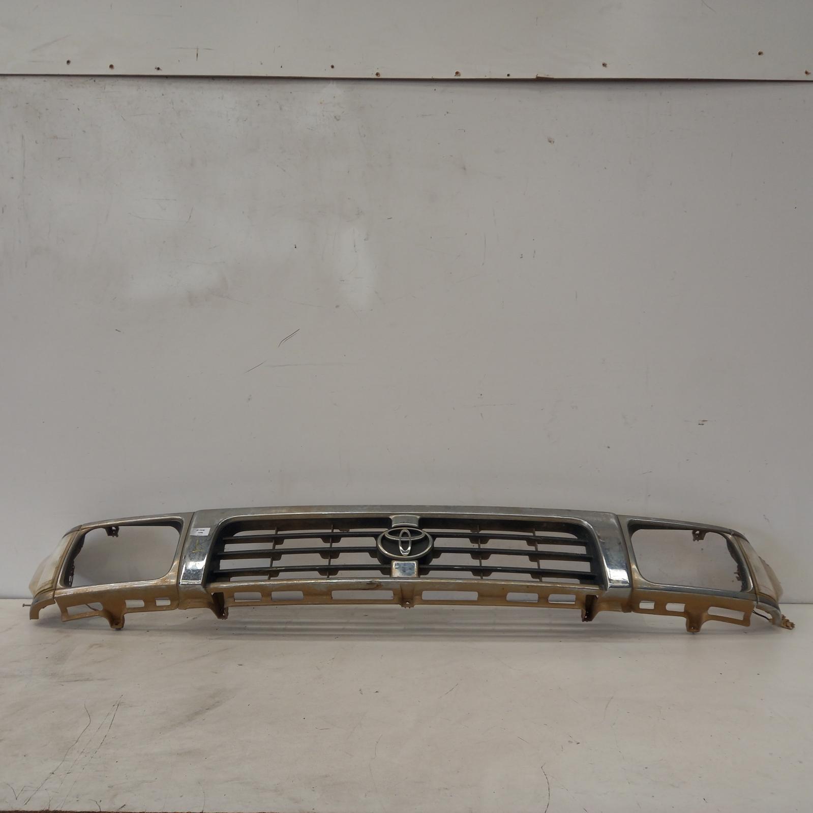 View Auto part Grille Toyota Hilux 1996