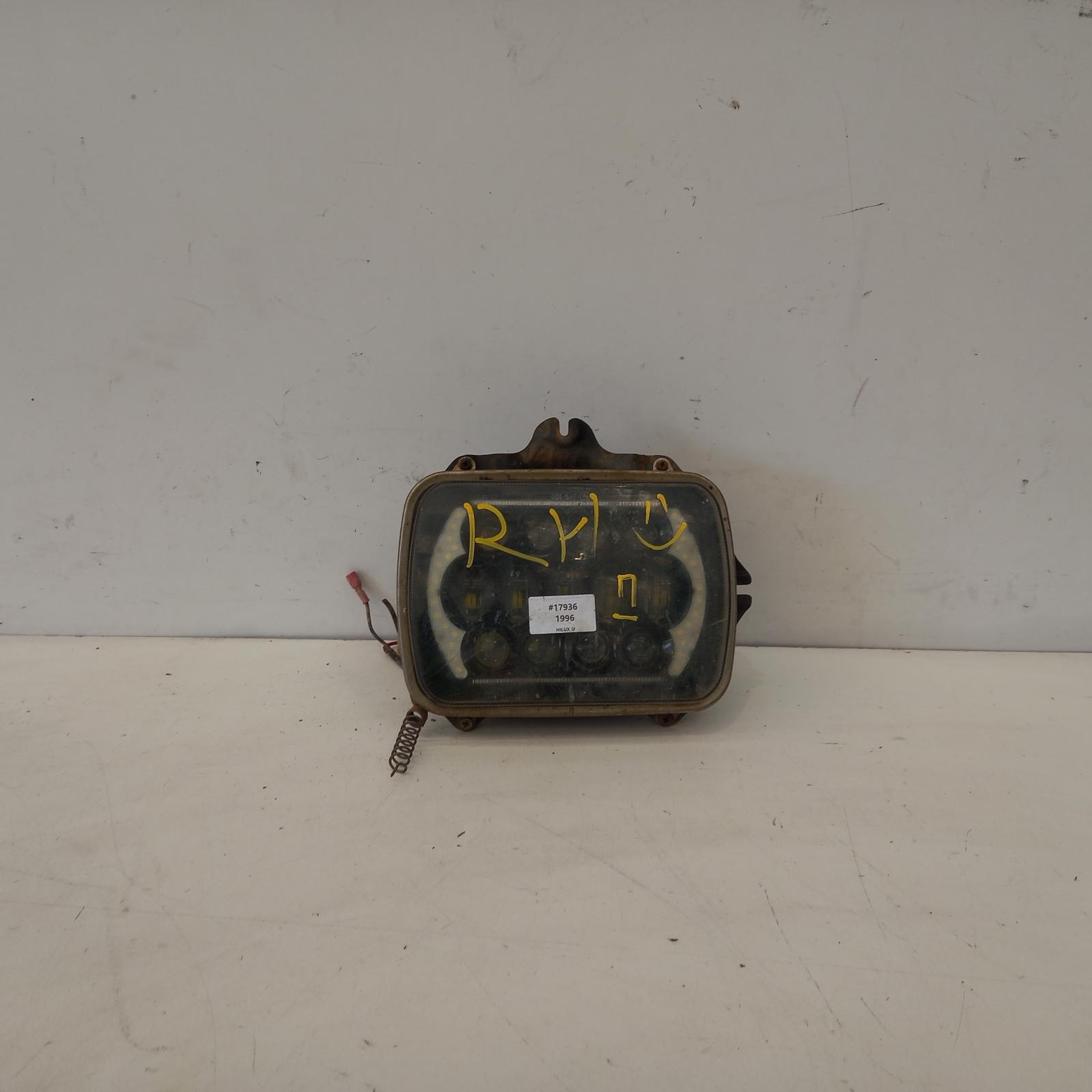 View Auto part Right Headlamp Toyota Hilux 1996