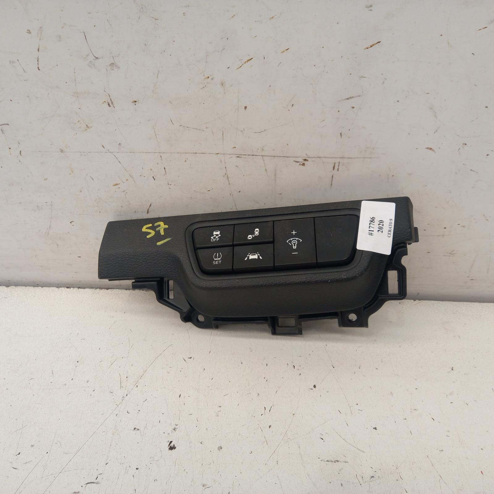 View Auto part Misc Switch/Relay Kia Cerato 2020