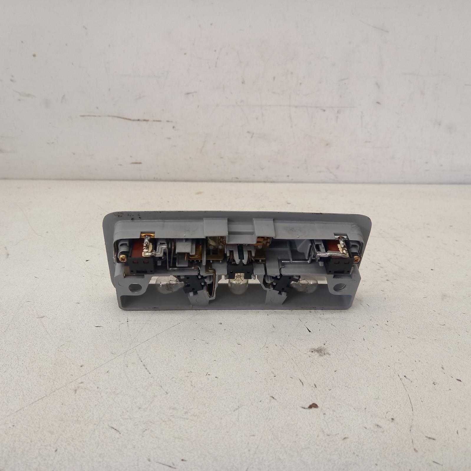 2005 Mitsubishi Lancer Courtesy Light View Auto part Courtesy Light Mitsubishi Lancer 2005