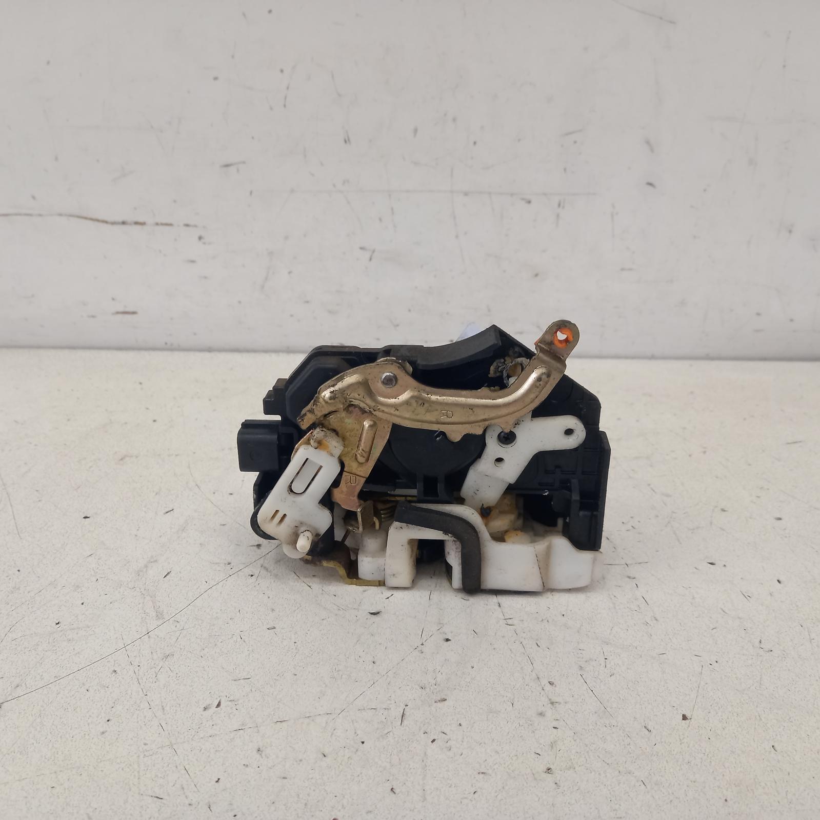 View Auto part Door/Boot/Gate Lock Mitsubishi Lancer 2005