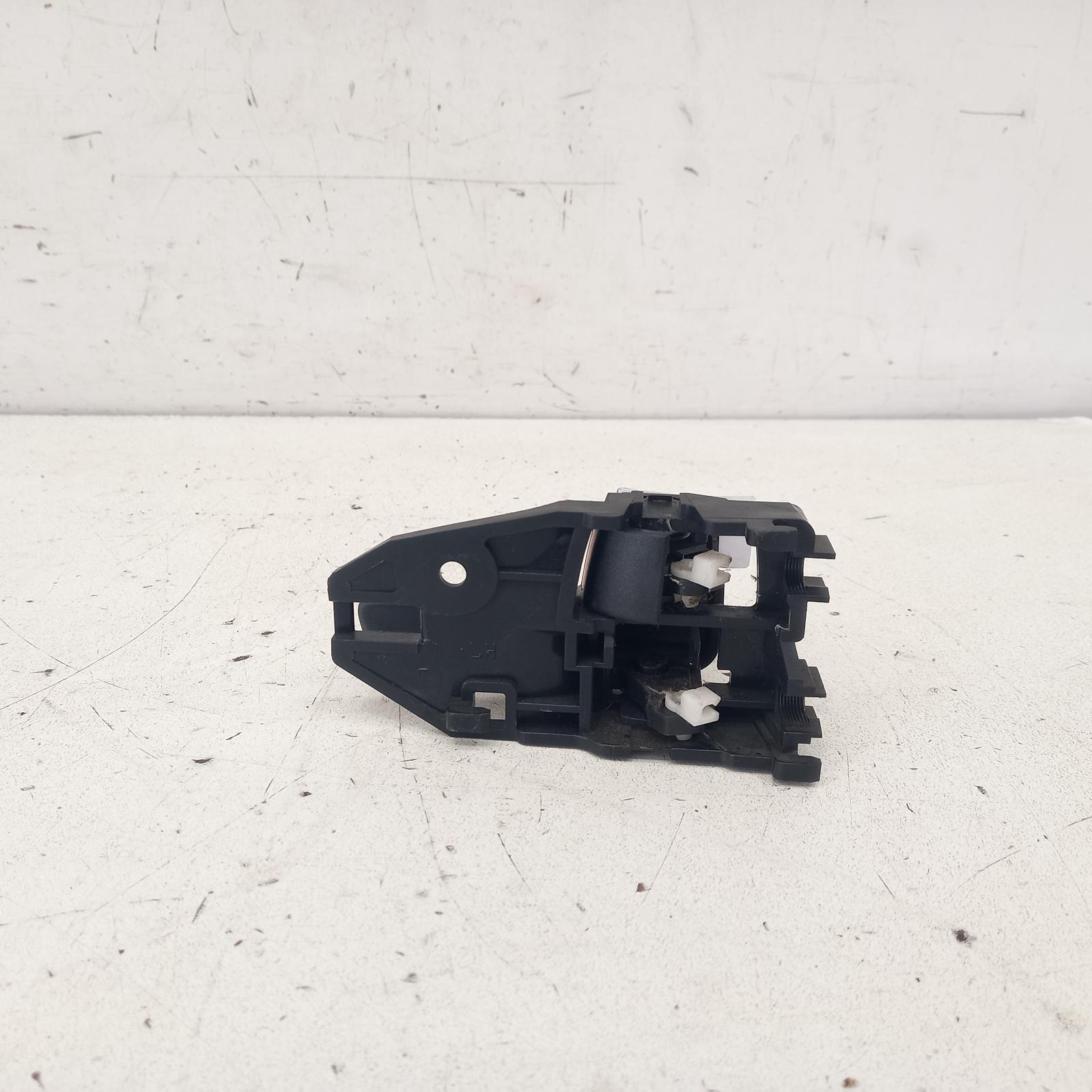 2005 Mitsubishi Lancer Door Handle View Auto part Door Handle Mitsubishi Lancer 2005