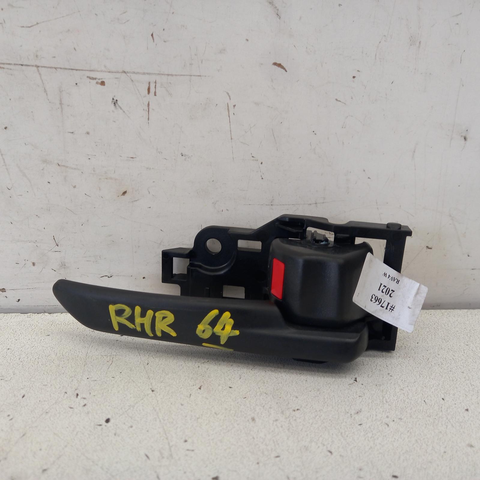 View Auto part Door Handle Toyota Rav4 2021