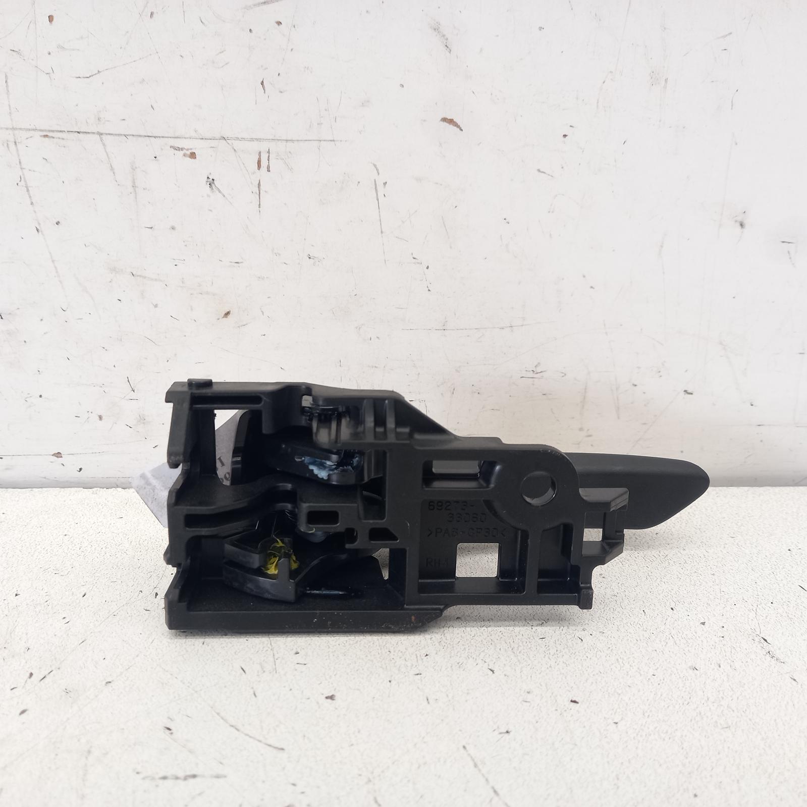 View Auto part Door Handle Toyota Rav4 2021