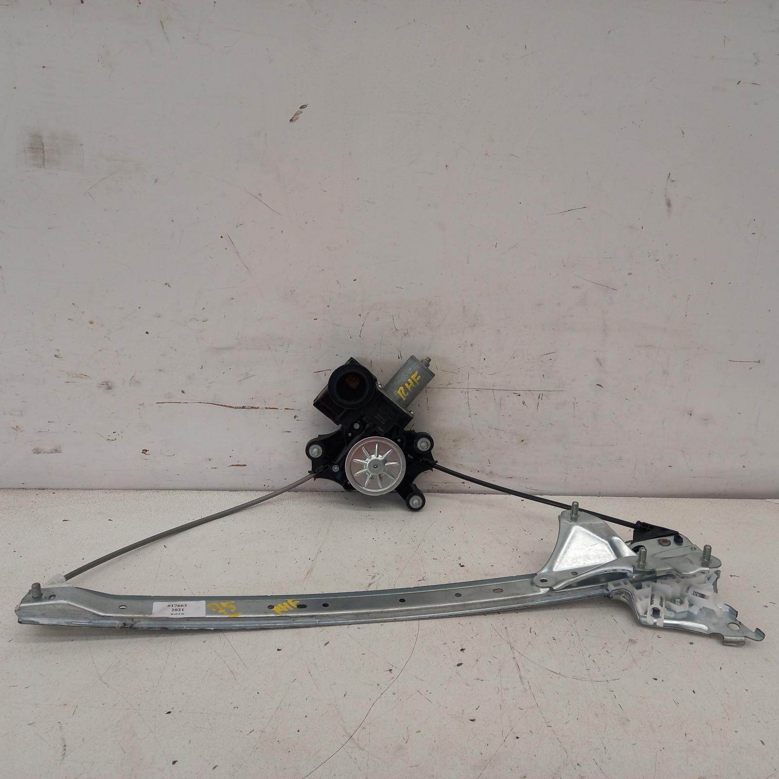 View Auto part Right Front Window Reg/Motor Toyota Rav4 2021