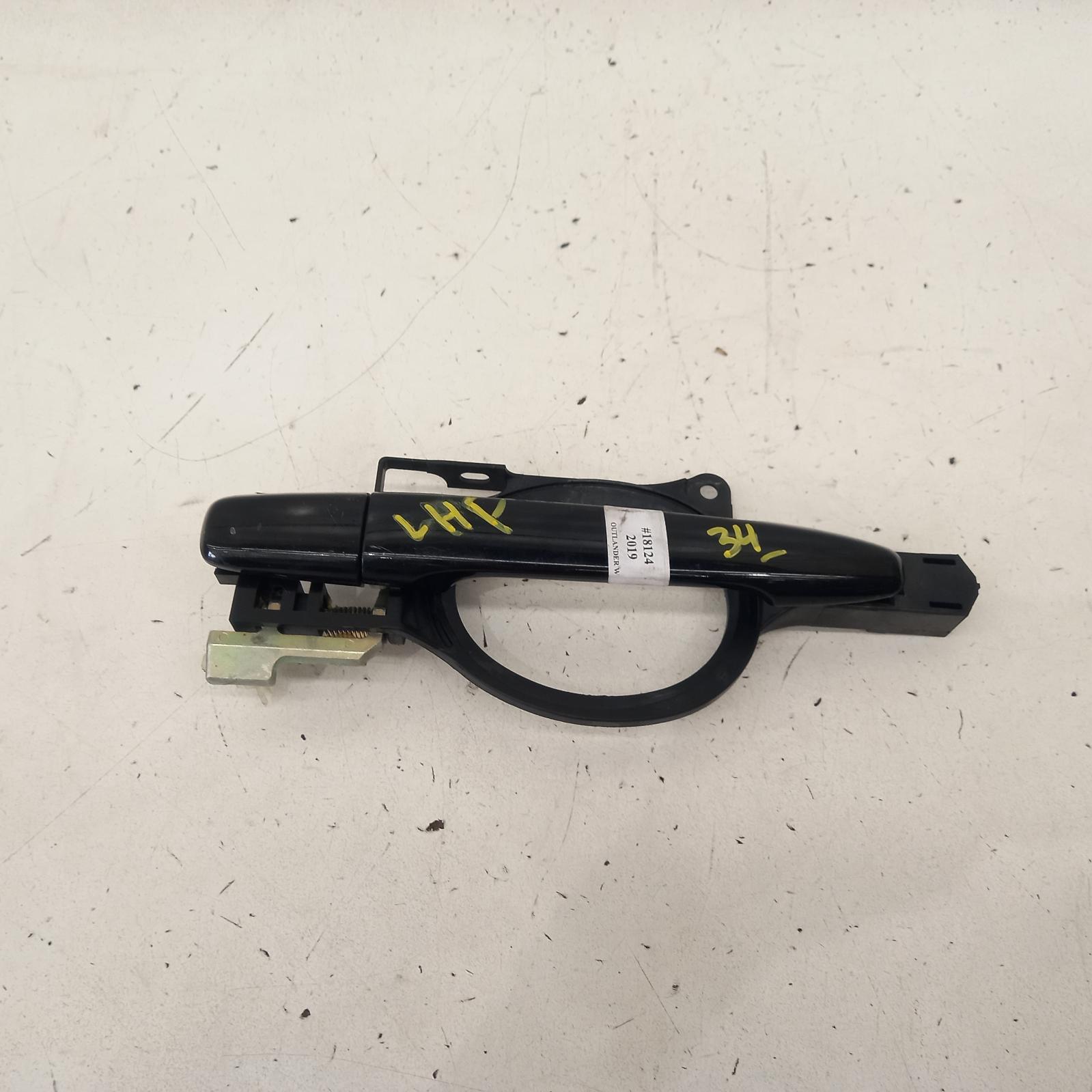 View Auto part Door Handle Mitsubishi Outlander 2019