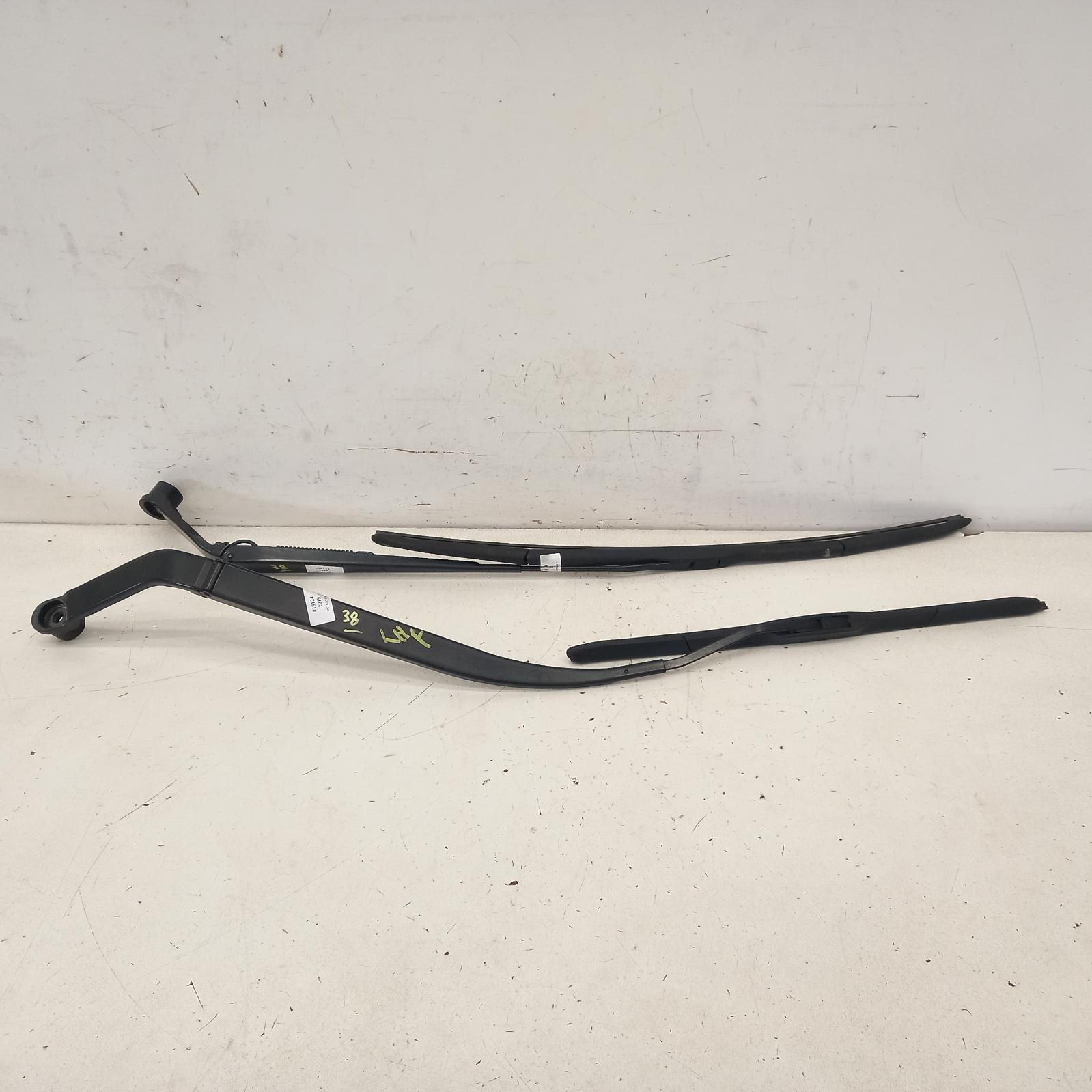 View Auto part Wiper Arm Mitsubishi Outlander 2019