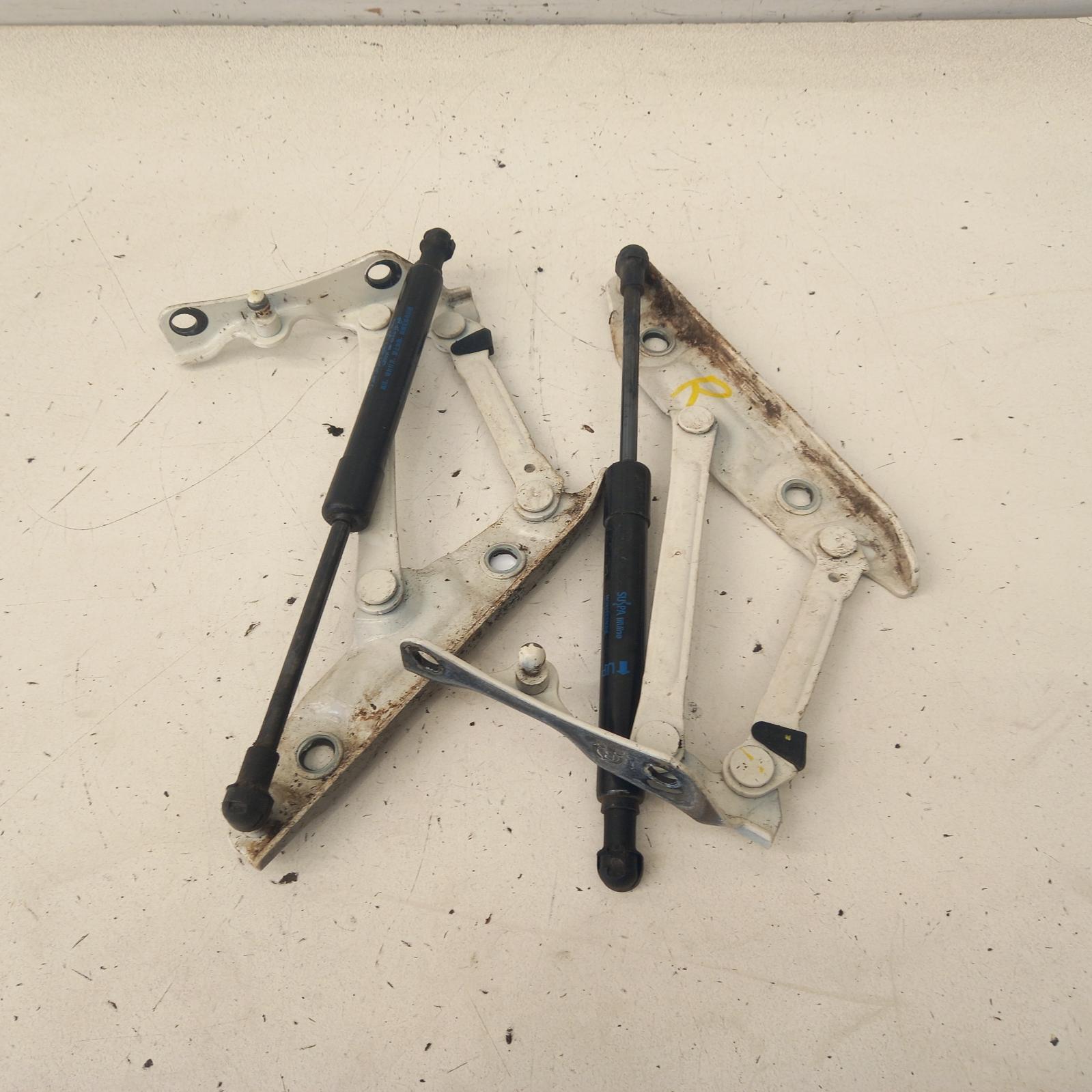 View Auto part Bootlid/Tgate Hinge Infiniti Q50 2016