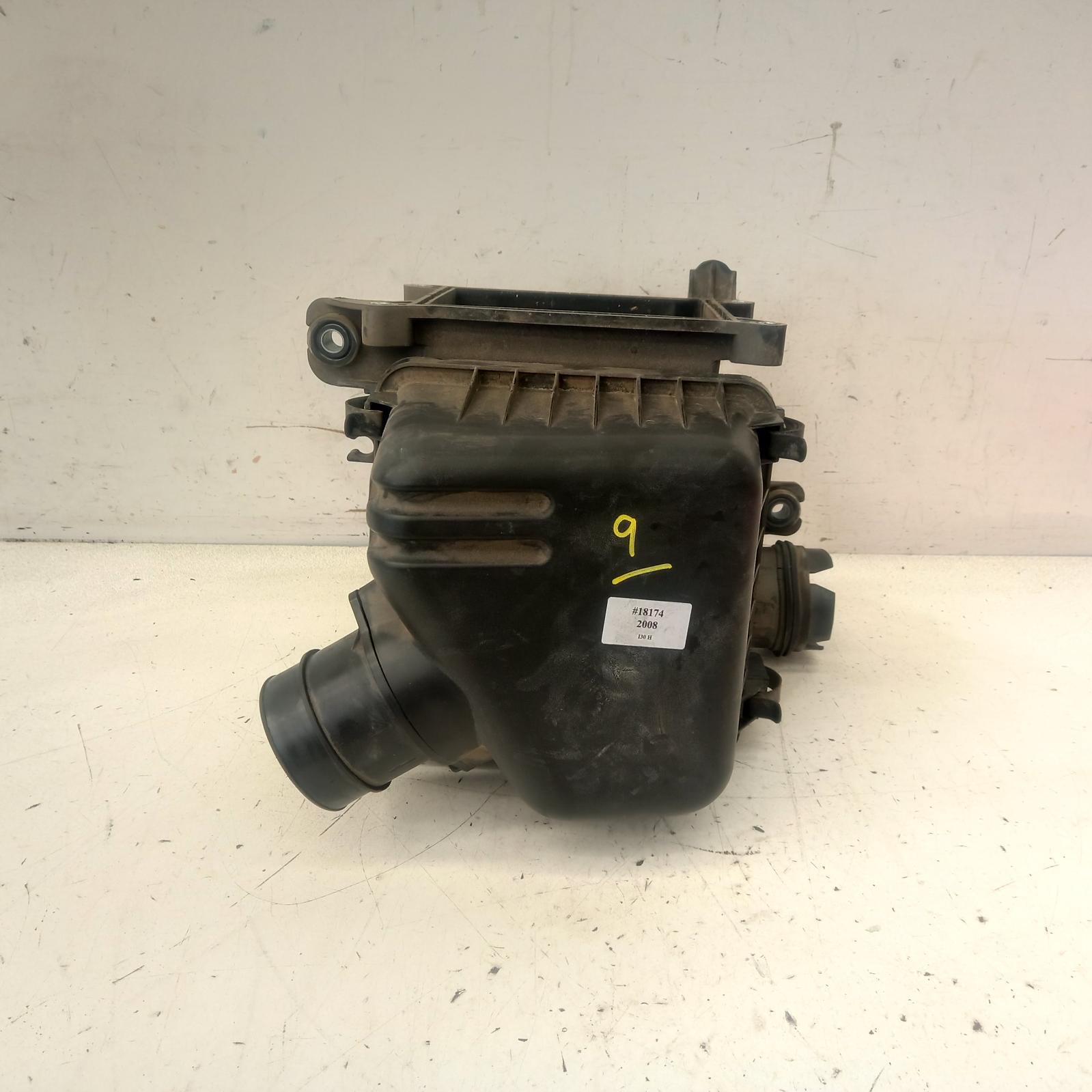 View Auto part Air Cleaner/Box Hyundai I30 2008