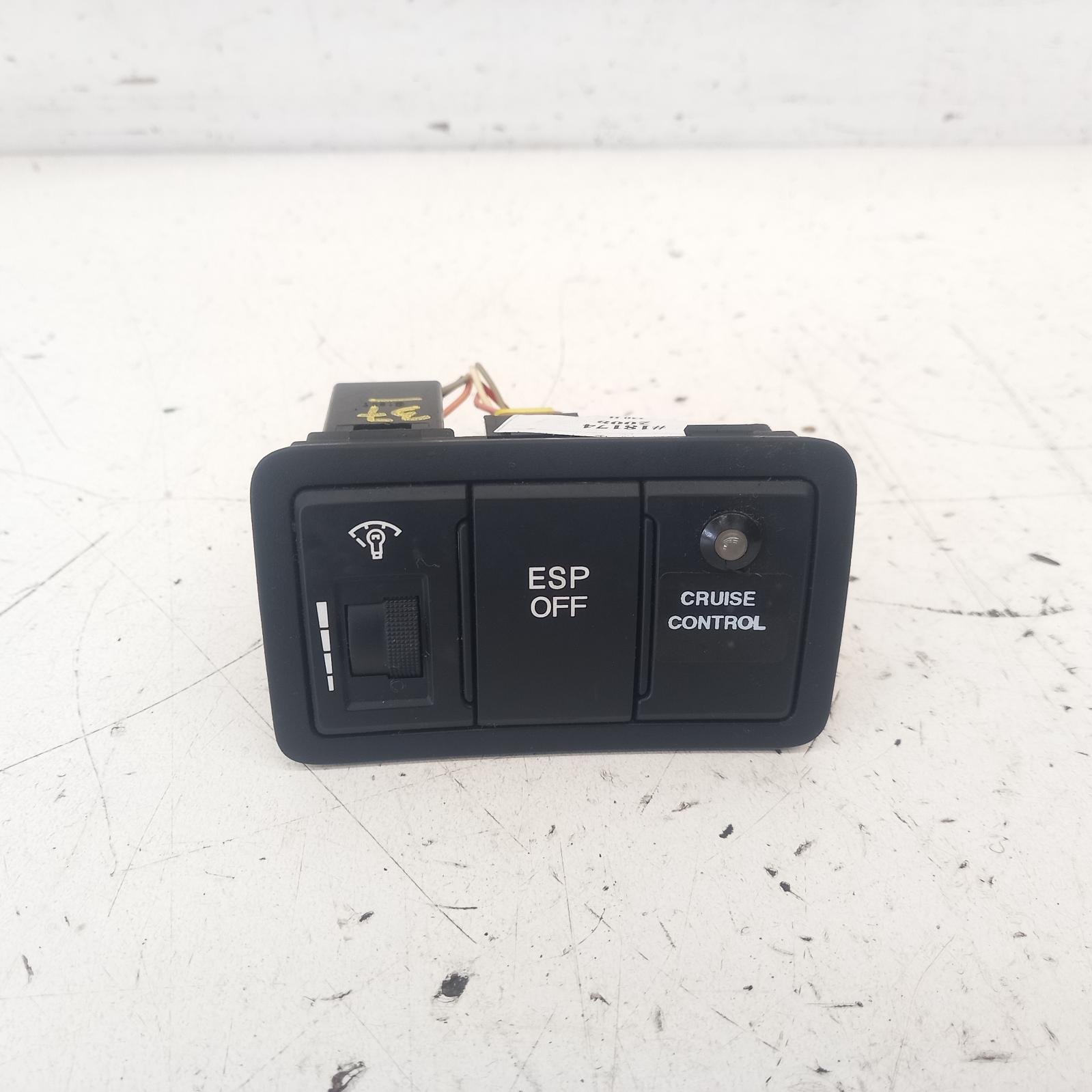 View Auto part Misc Switch/Relay Hyundai I30 2008