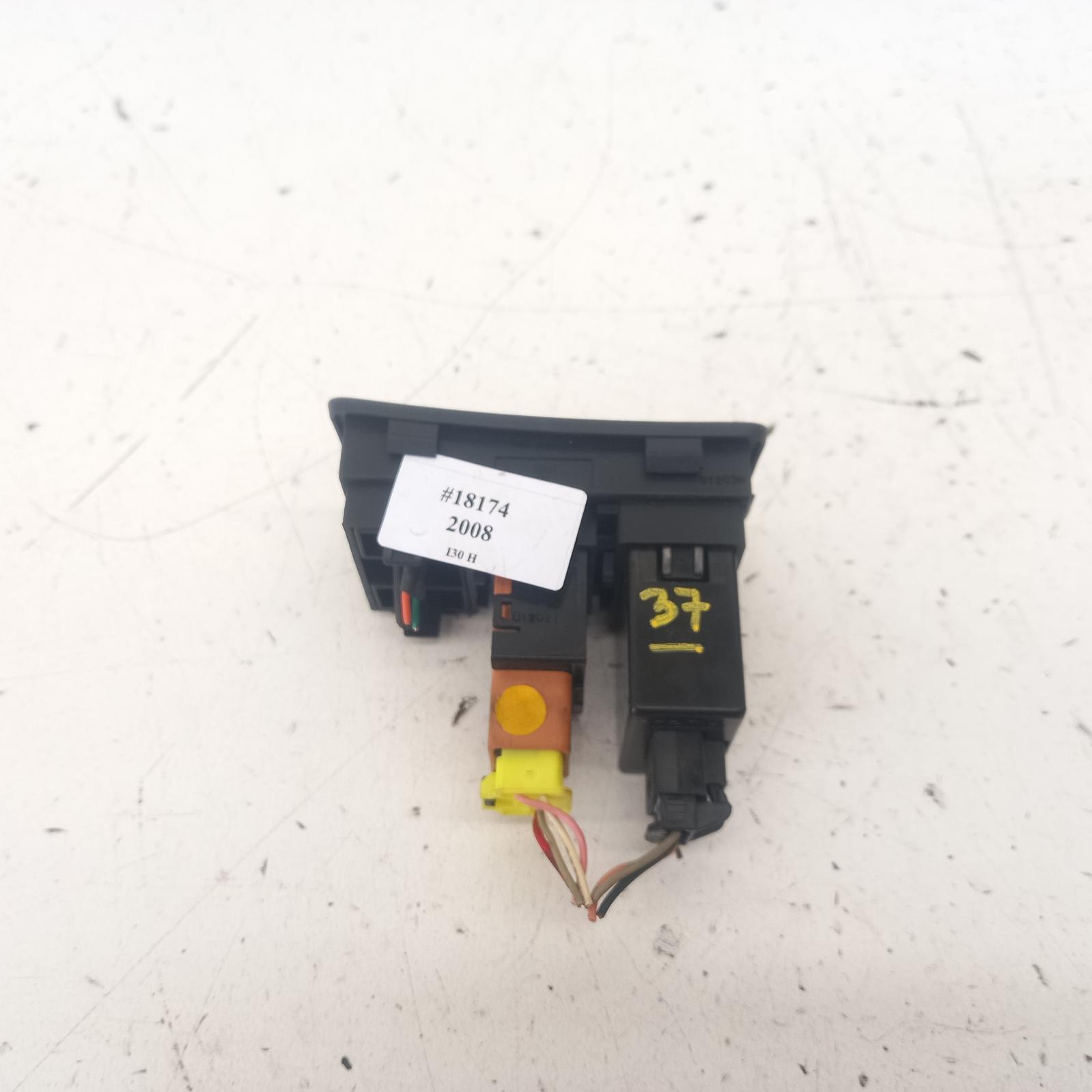 View Auto part Misc Switch/Relay Hyundai I30 2008