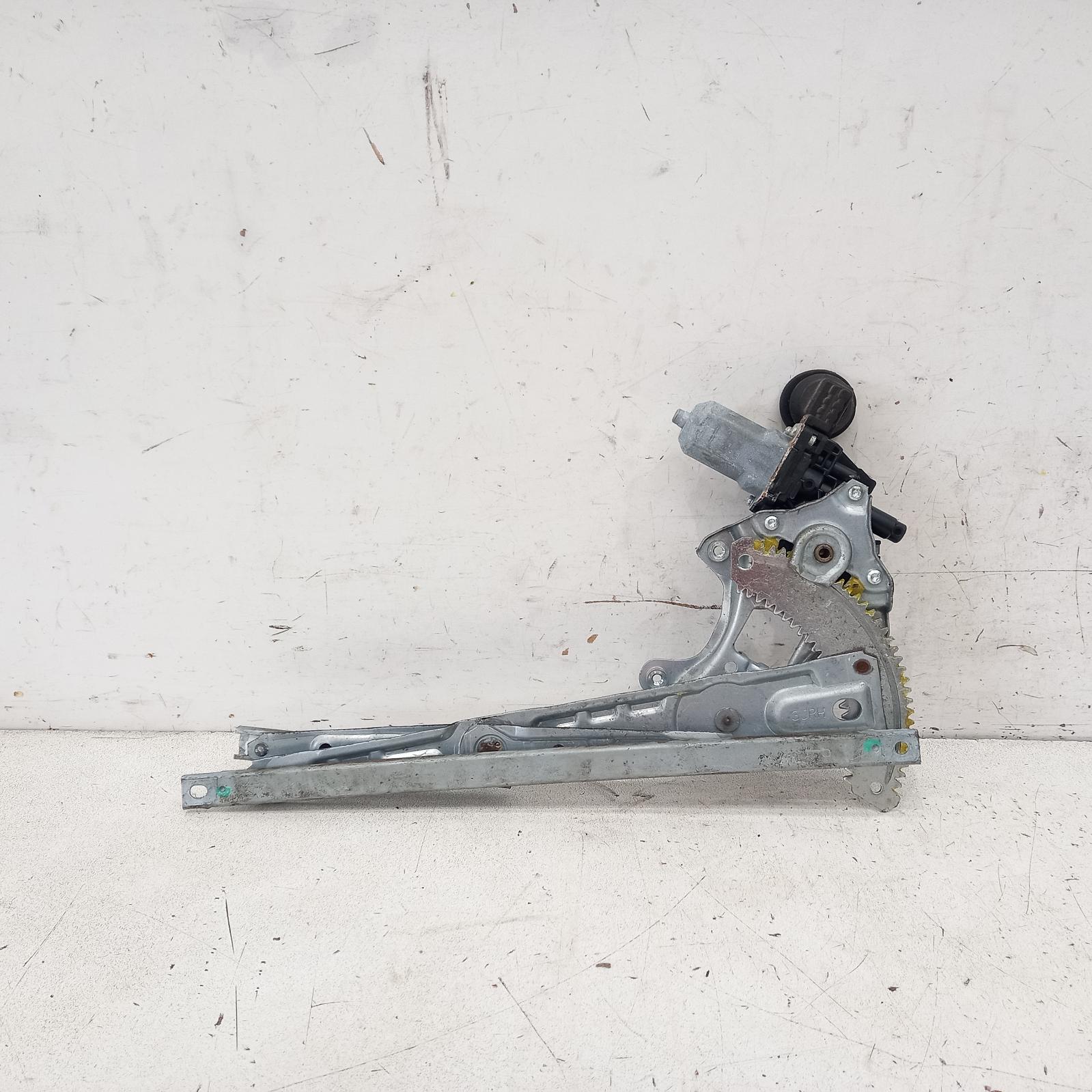 2015 Nissan Pathfinder Right Rear Wnd Reg/Motor View Auto part Right Rear Wnd Reg/Motor Nissan Pathfinder 2015