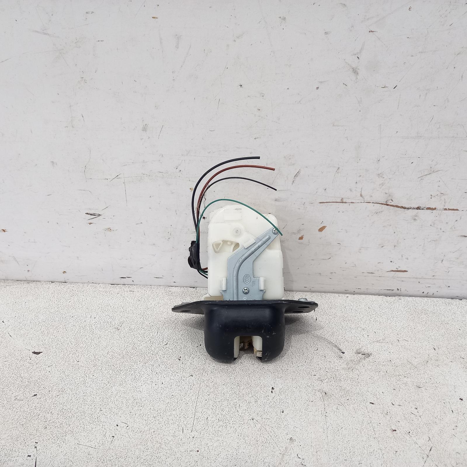 2015 Nissan Pathfinder Door/Boot/Gate Lock View Auto part Door/Boot/Gate Lock Nissan Pathfinder 2015