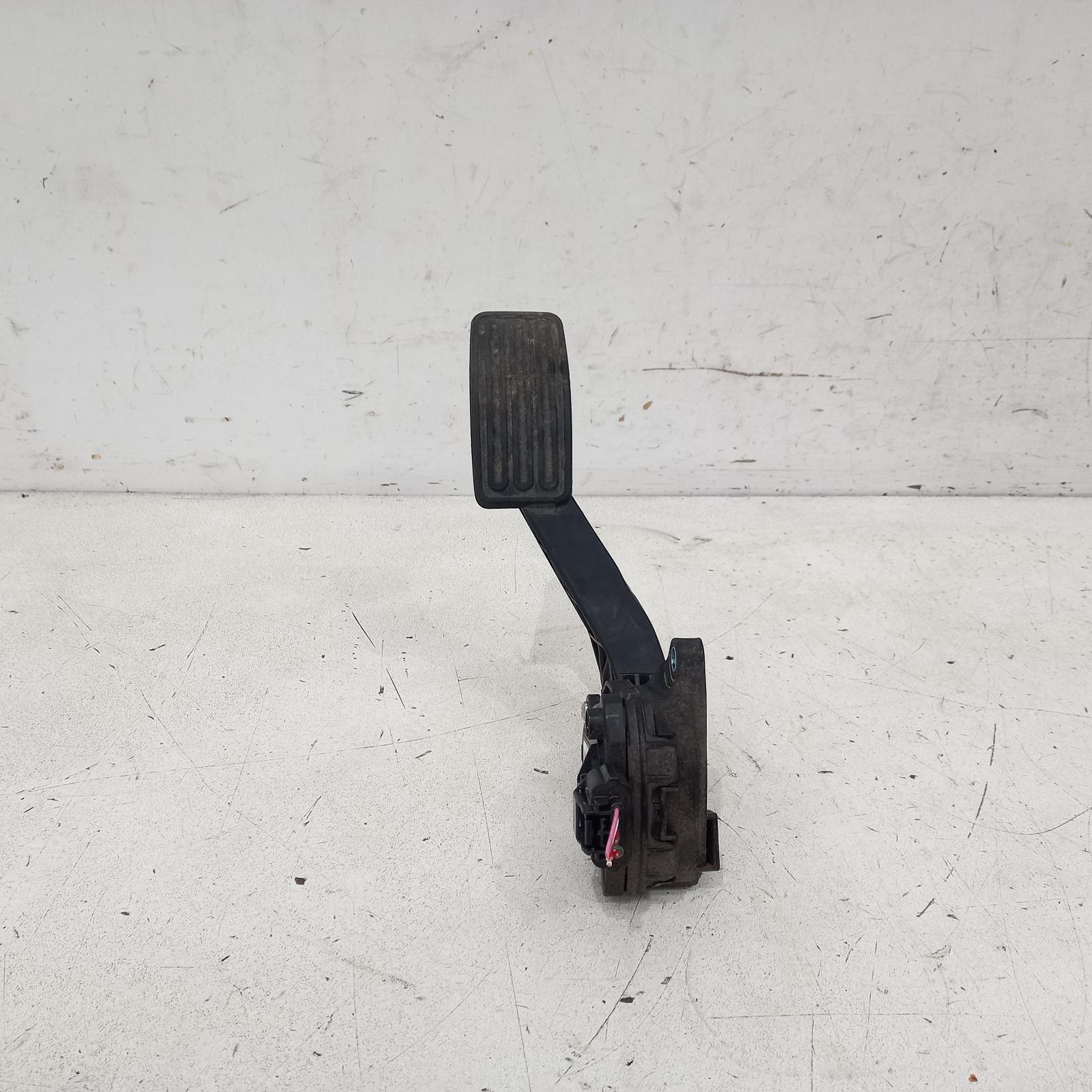 View Auto part Pedal Assembly Nissan Pathfinder 2015