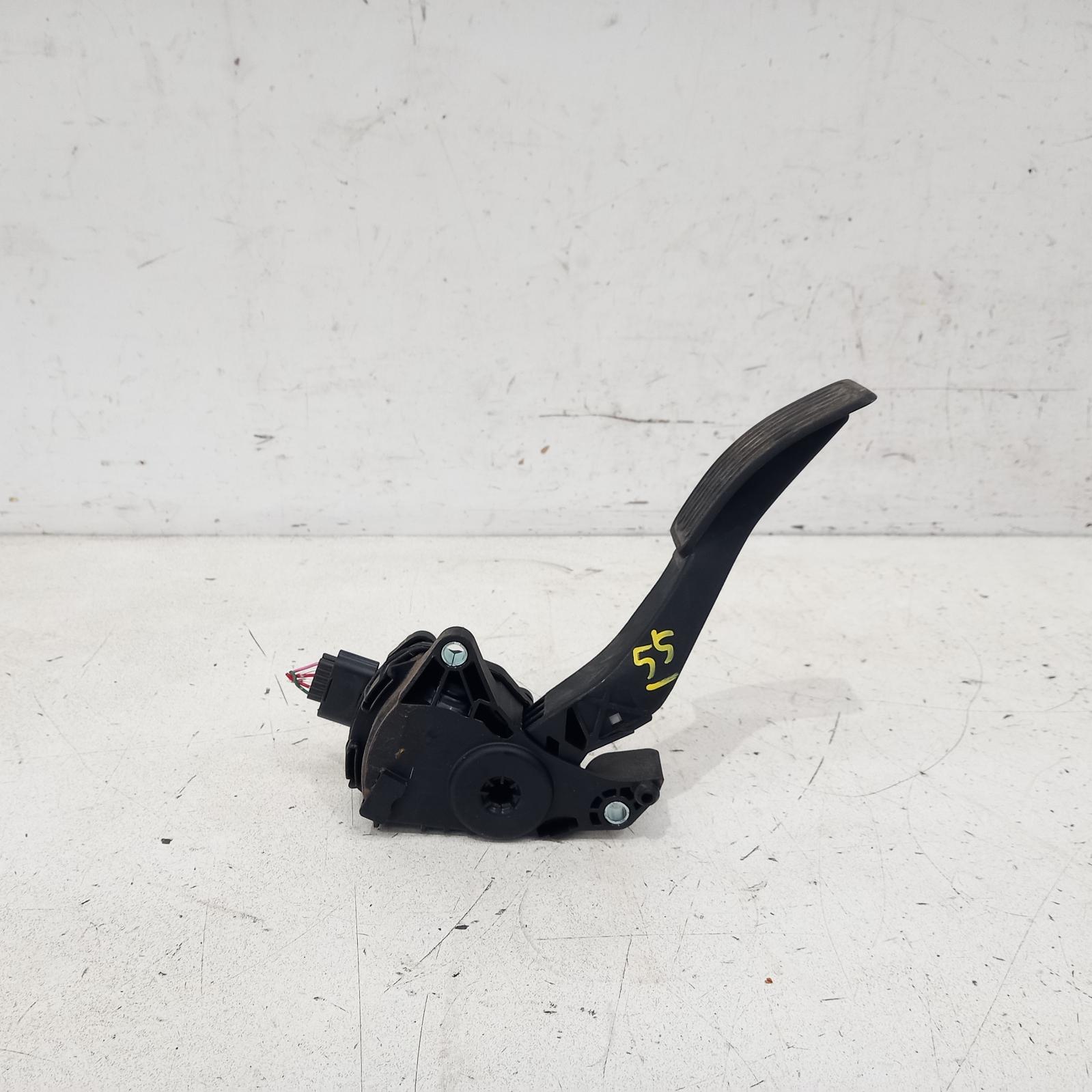 View Auto part Pedal Assembly Nissan Pathfinder 2015