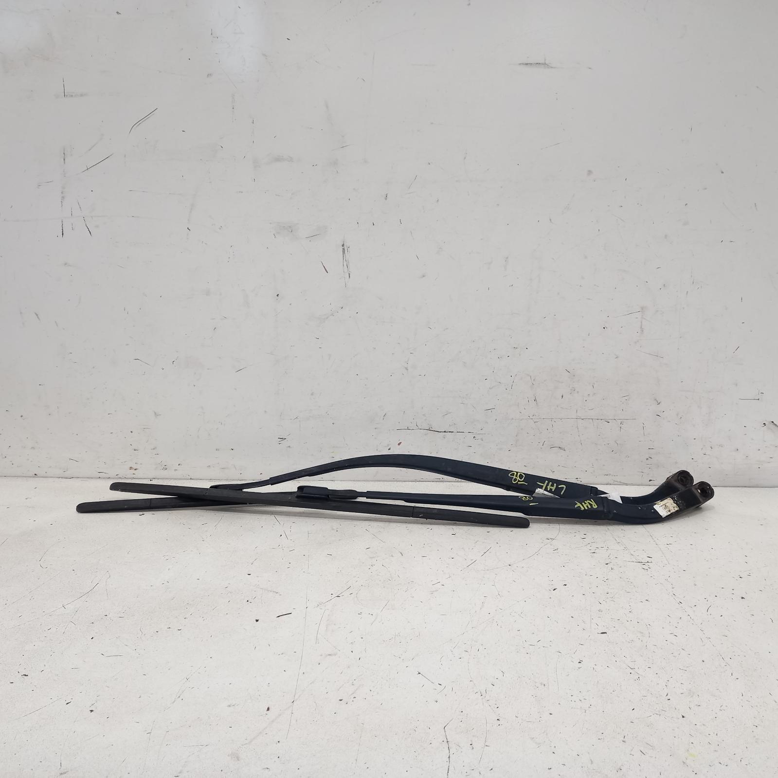 2015 Nissan Pathfinder Wiper Arm View Auto part Wiper Arm Nissan Pathfinder 2015
