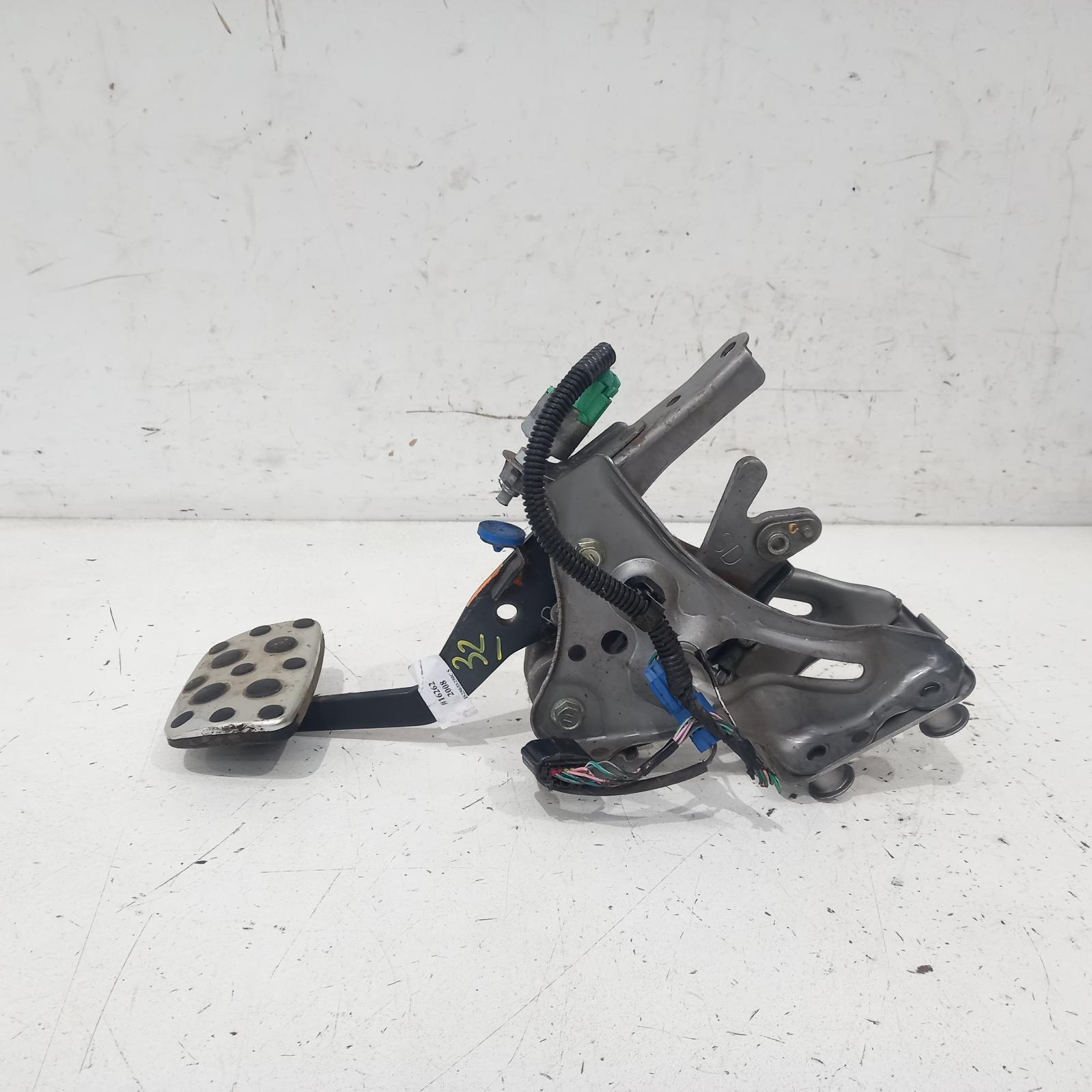 View Auto part Pedal Assembly Lexus Is250/is250c 2008