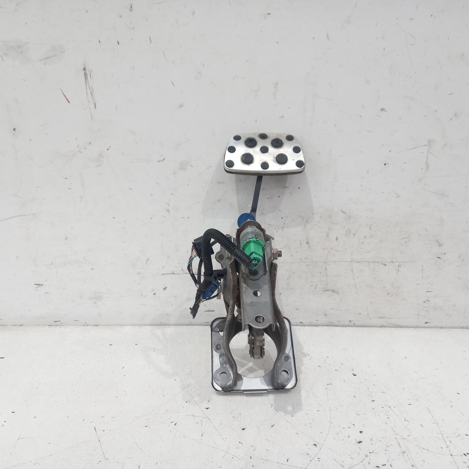 View Auto part Pedal Assembly Lexus Is250/is250c 2008