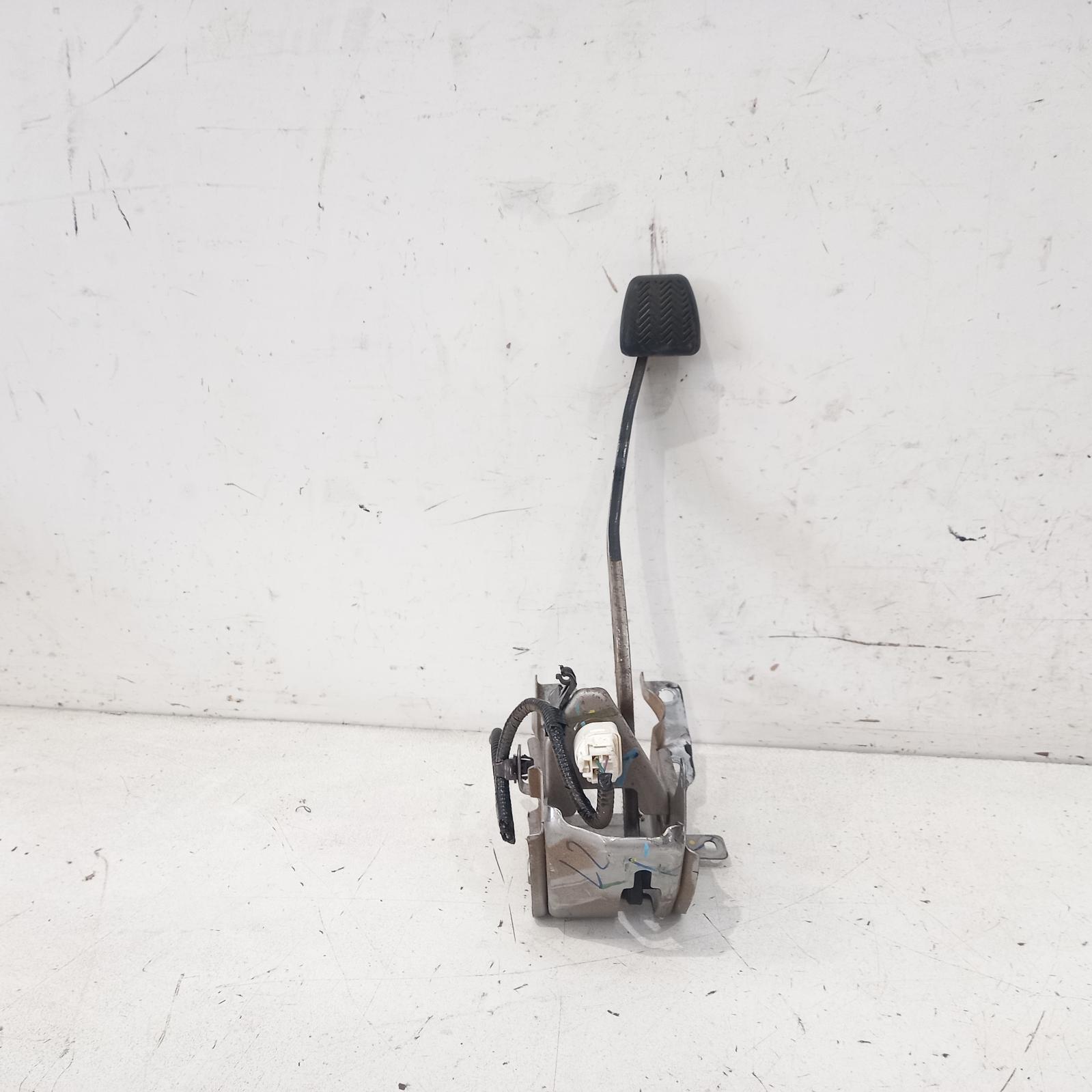 View Auto part Pedal Assembly Toyota Hilux 2016