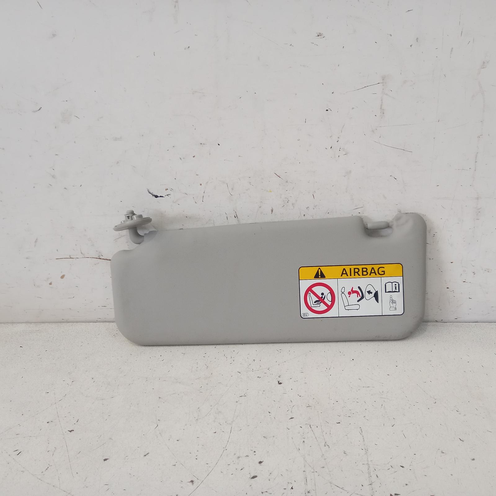 View Auto part Sunvisor Toyota Hilux 2016