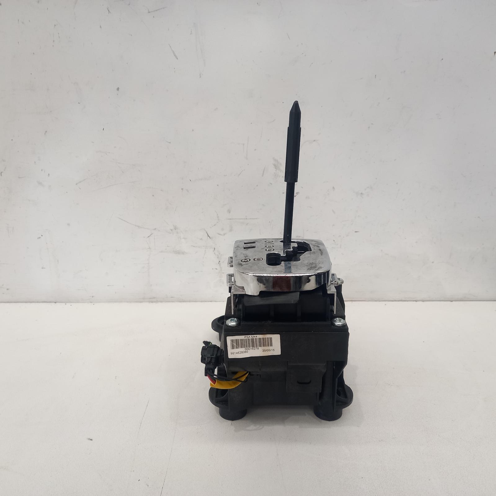 View Auto part Gear Stick/Shifter Peugeot 208 2015