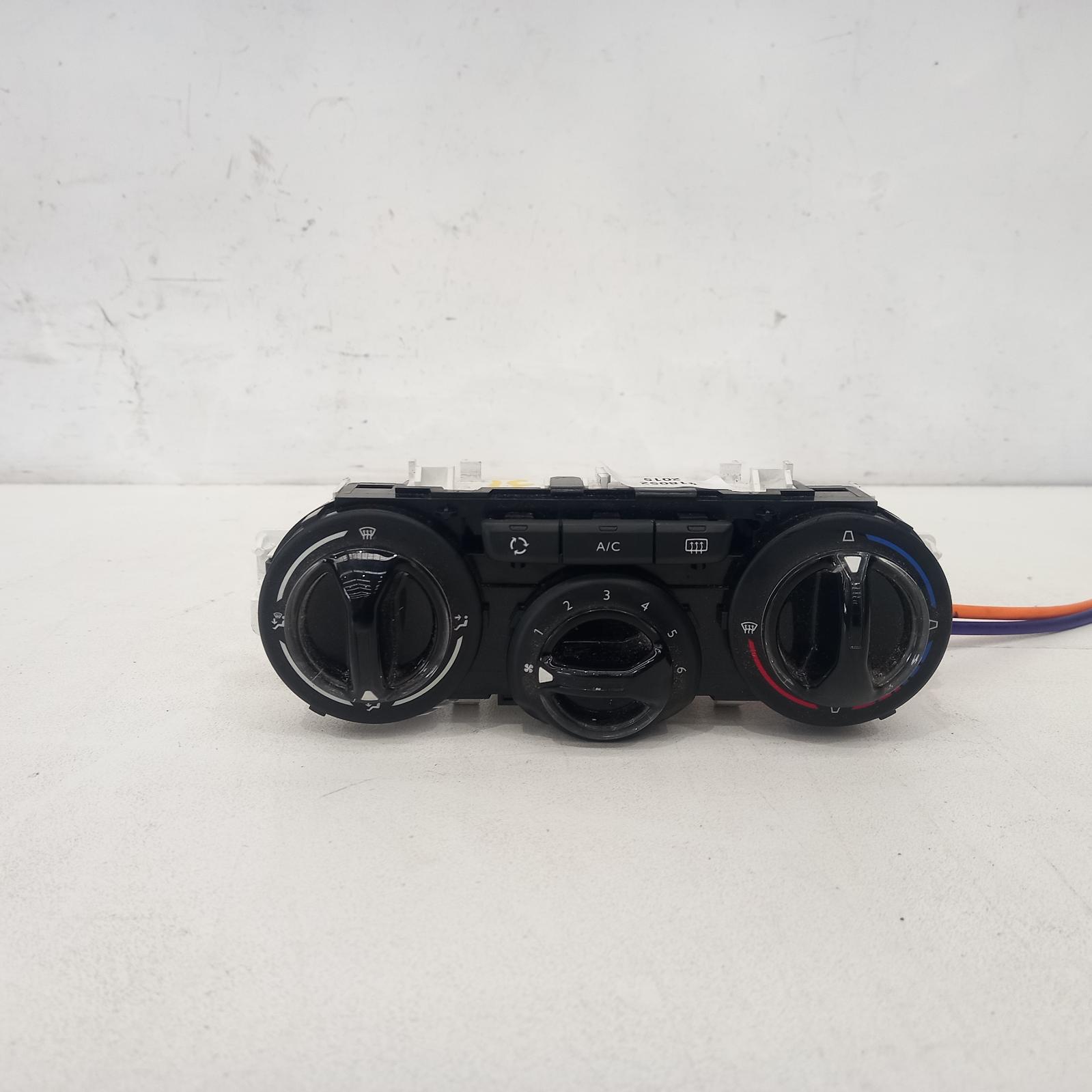View Auto part Heater/Ac Controls Peugeot 208 2015