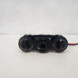 View Auto part Heater/Ac Controls Peugeot 208 2015