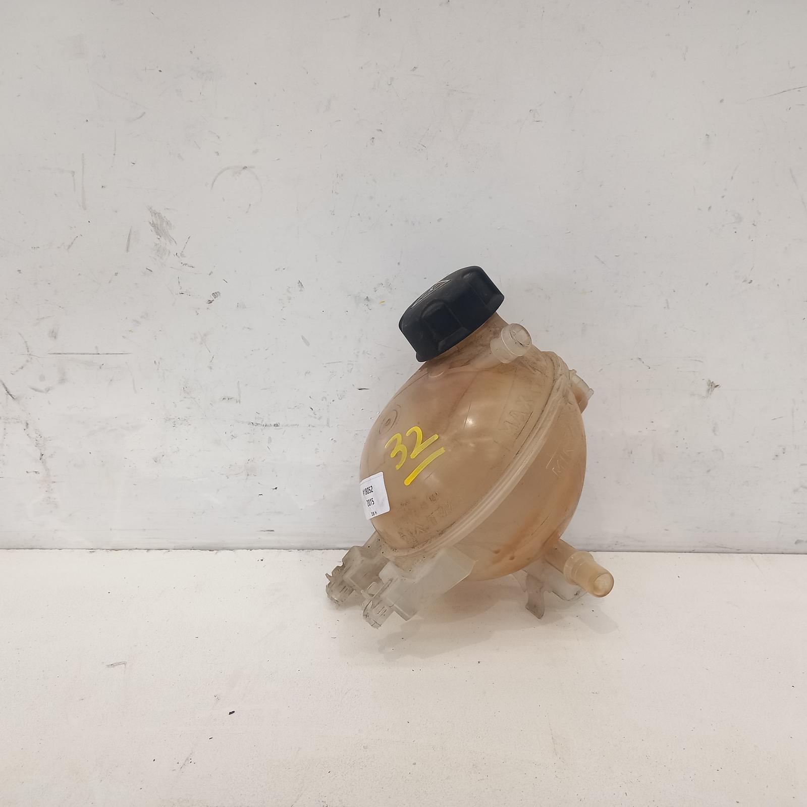 View Auto part Overflow Bottle Peugeot 208 2015